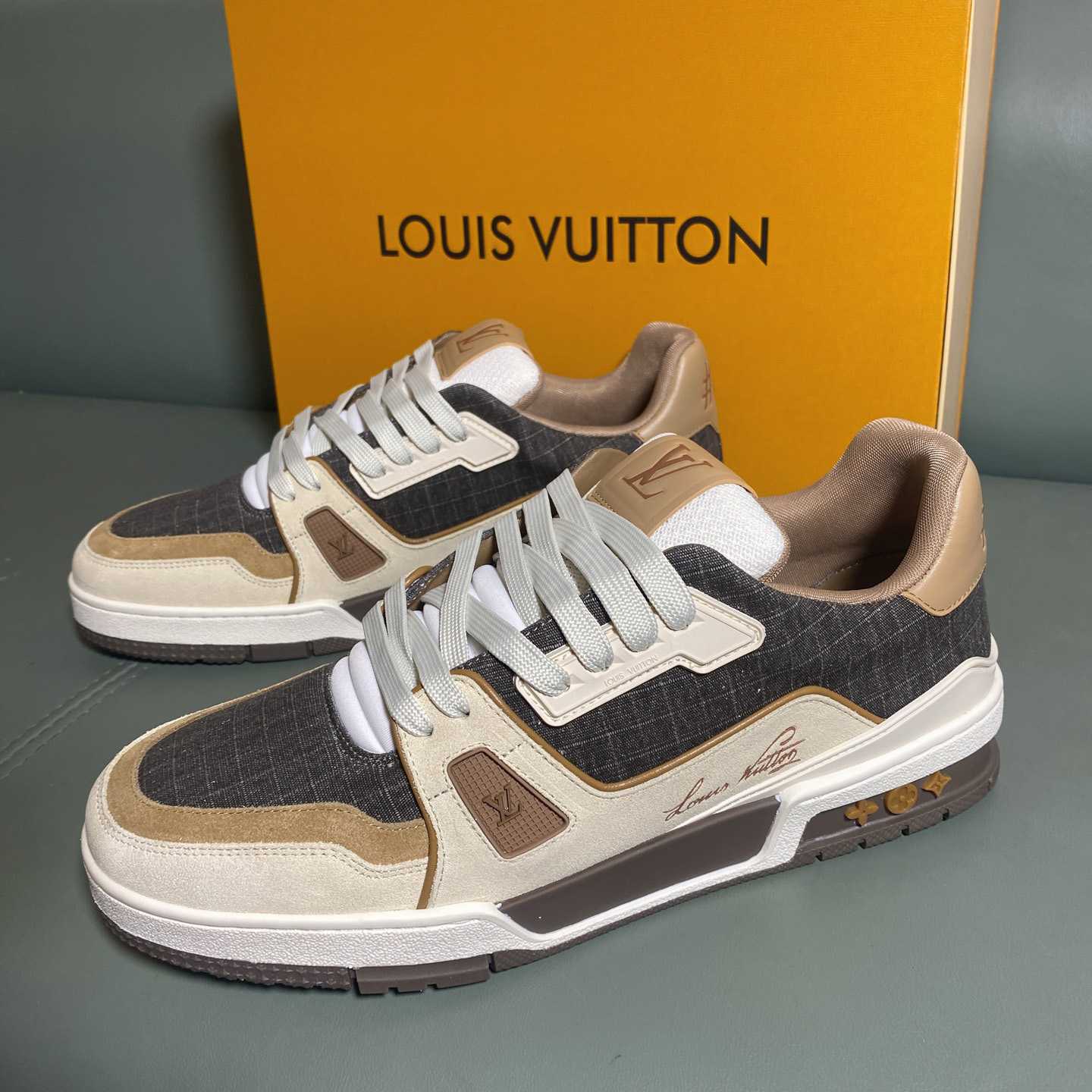 Louis Vuitton LV Trainer Outdoor Sneaker      1AHTFR - DesignerGu