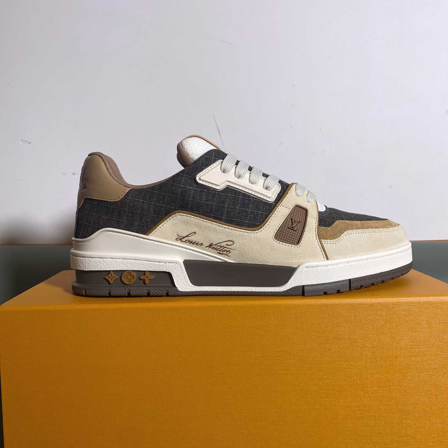 Louis Vuitton LV Trainer Outdoor Sneaker      1AHTFR - DesignerGu