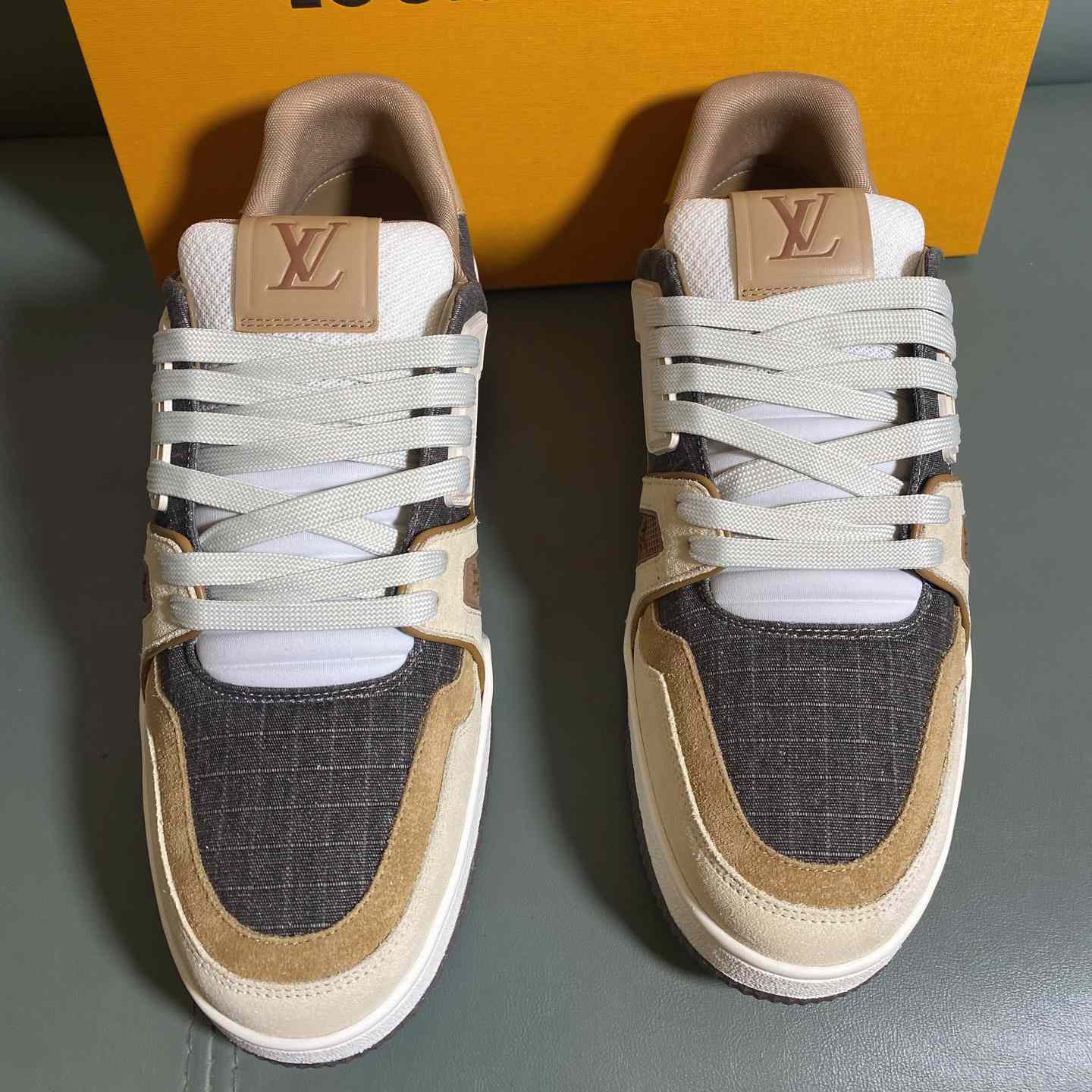 Louis Vuitton LV Trainer Outdoor Sneaker      1AHTFR - DesignerGu