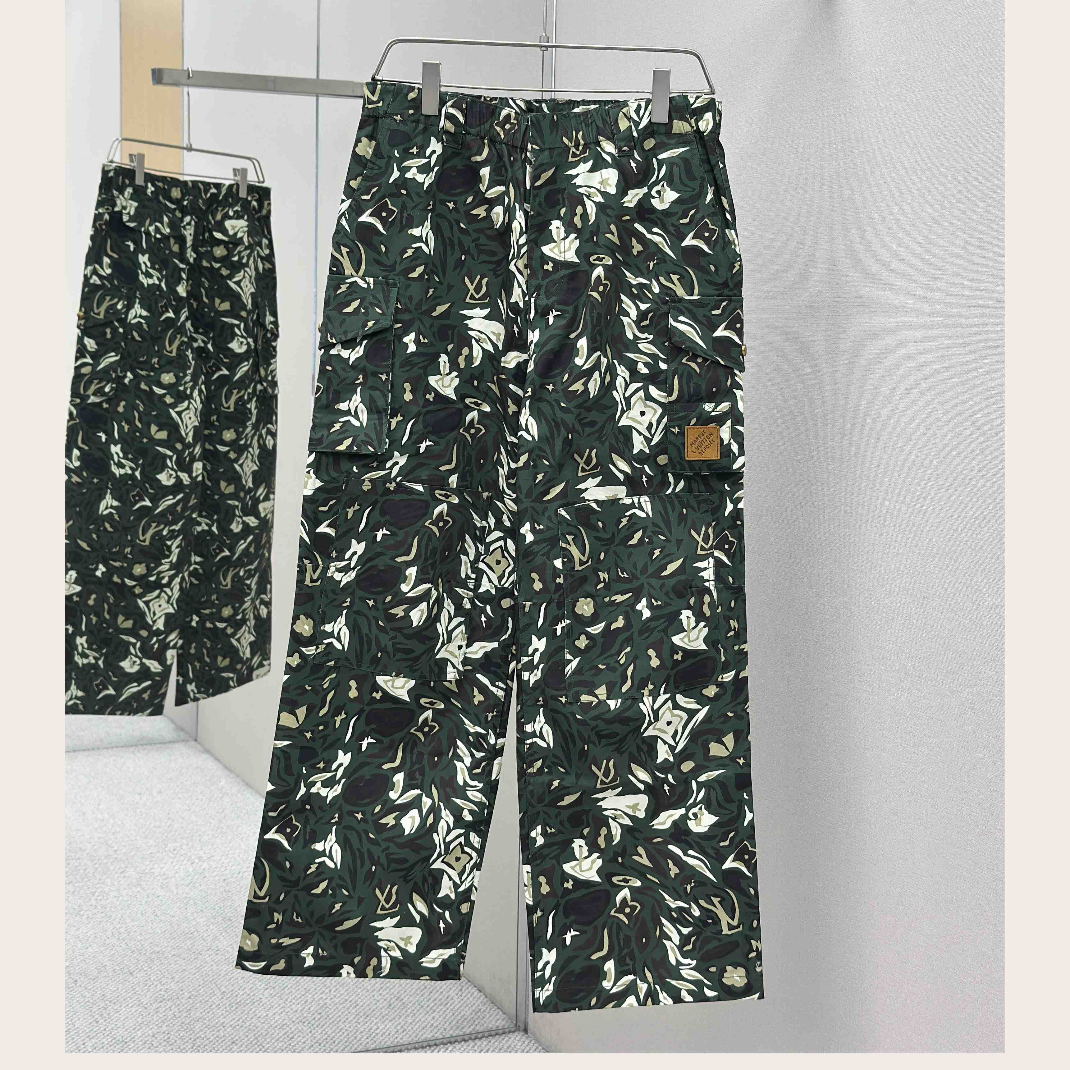 Louis Vuitton Multi Pocket Cargo Pants   1AIMEP - DesignerGu