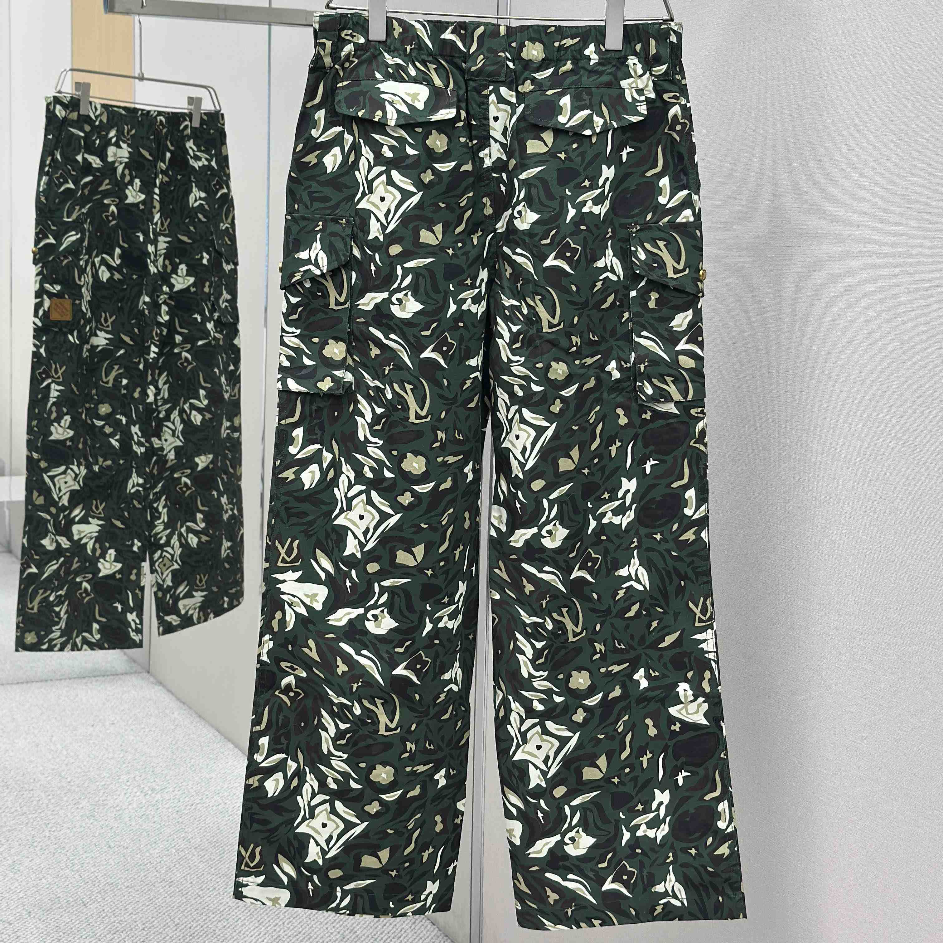 Louis Vuitton Multi Pocket Cargo Pants   1AIMEP - DesignerGu