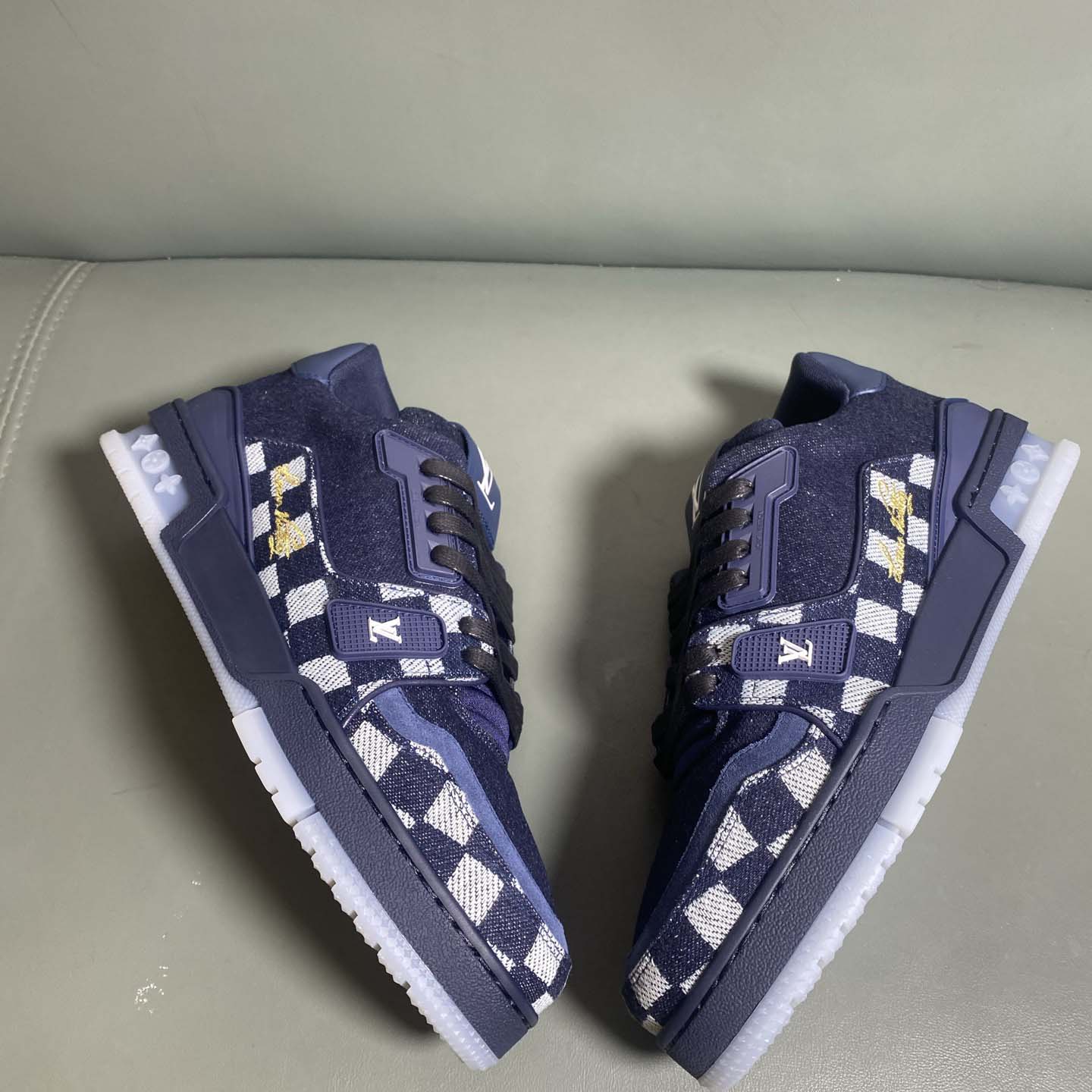 Louis Vuitton LV Trainer Sneaker  1AIKS9 - DesignerGu
