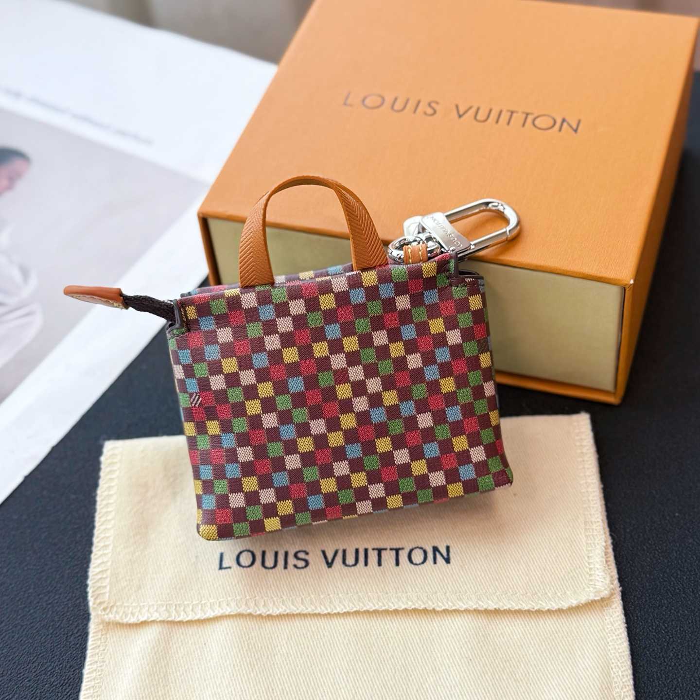 Louis Vuitton LV Mini Shopper Bag Charm    - DesignerGu
