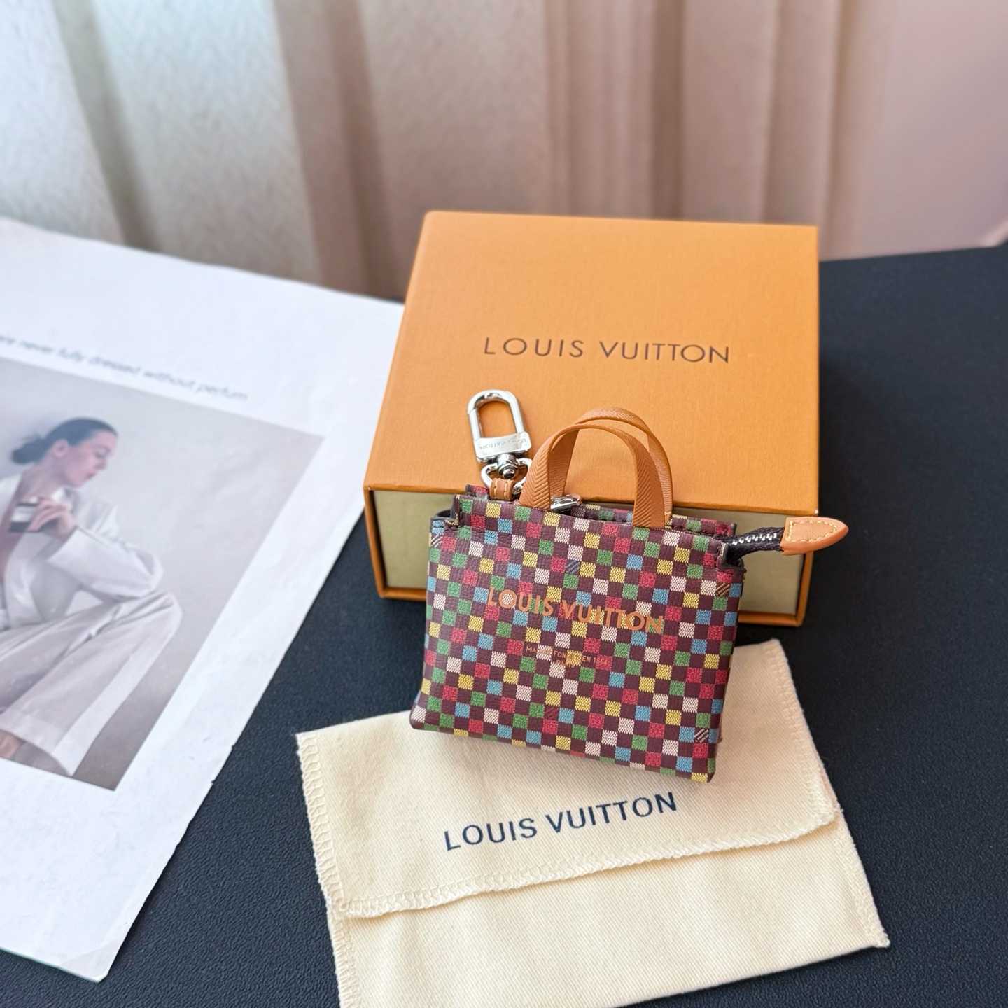 Louis Vuitton LV Mini Shopper Bag Charm    - DesignerGu