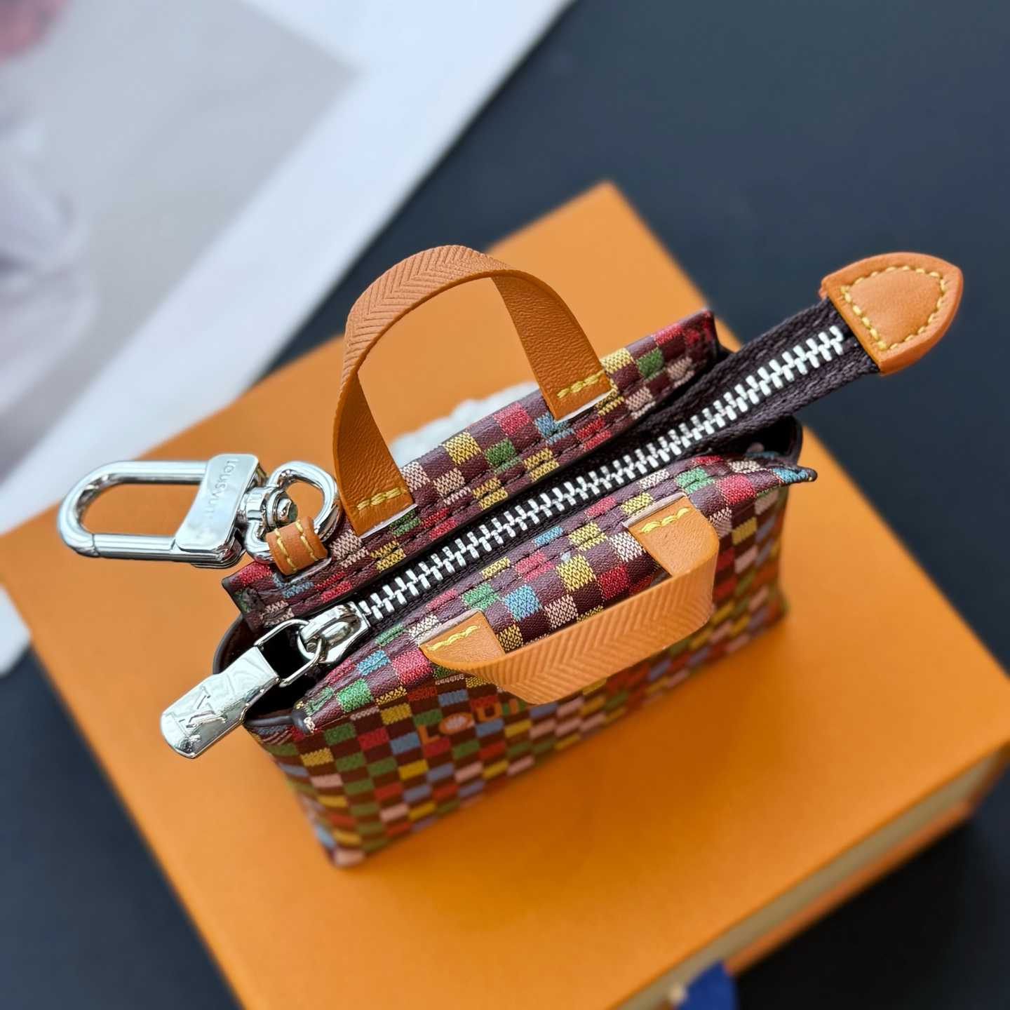 Louis Vuitton LV Mini Shopper Bag Charm    - DesignerGu