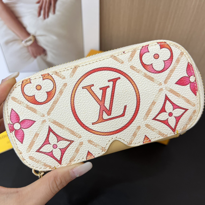 Louis Vuitton Sunglasses Pouch - DesignerGu