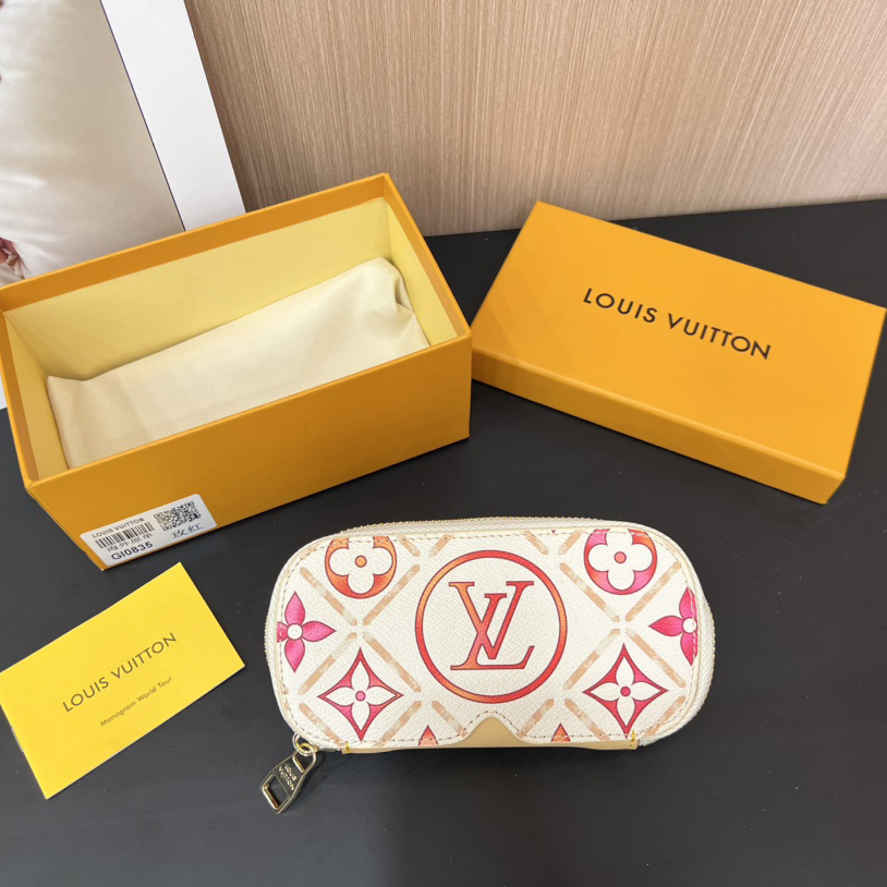 Louis Vuitton Sunglasses Pouch - DesignerGu