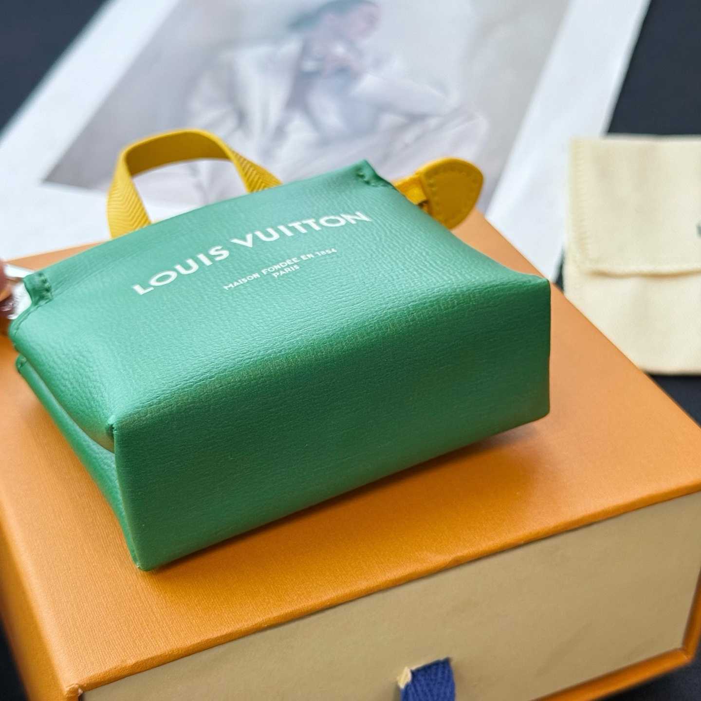 Louis Vuitton LV Mini Shopper Bag Charm    - DesignerGu