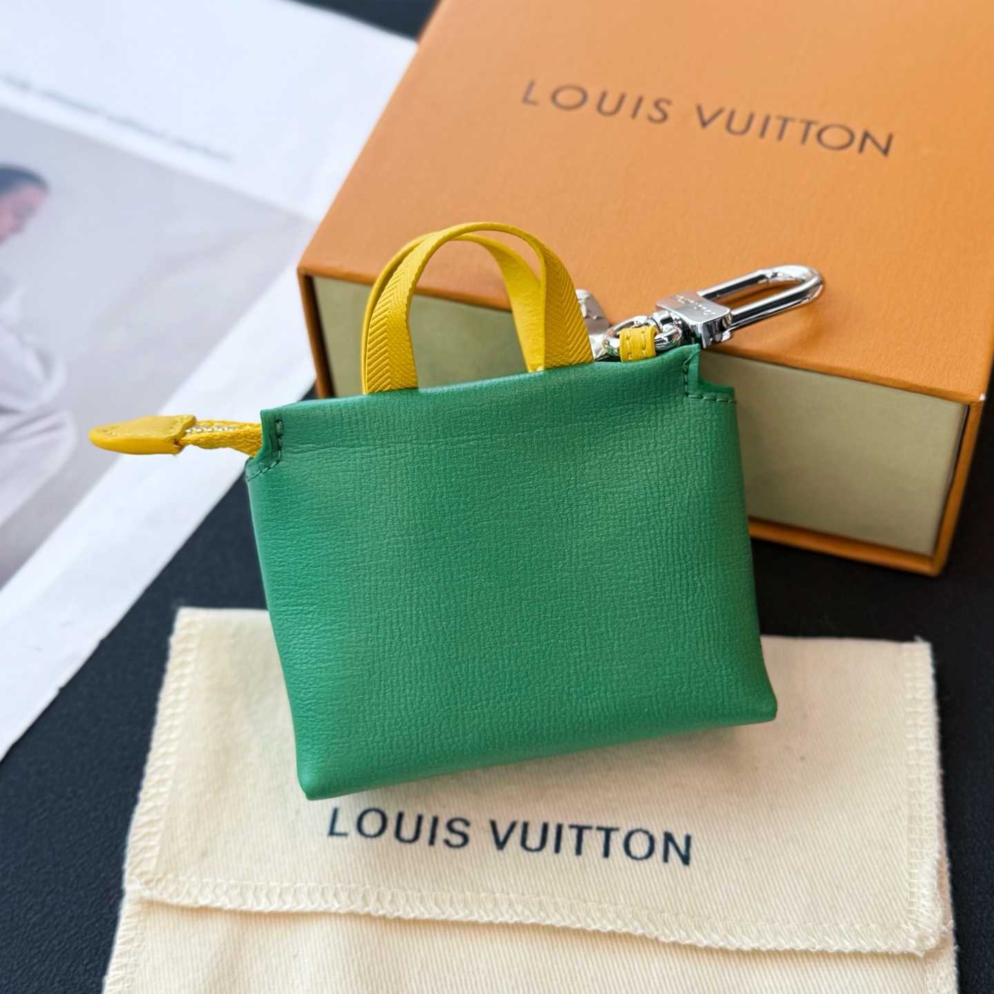 Louis Vuitton LV Mini Shopper Bag Charm    - DesignerGu