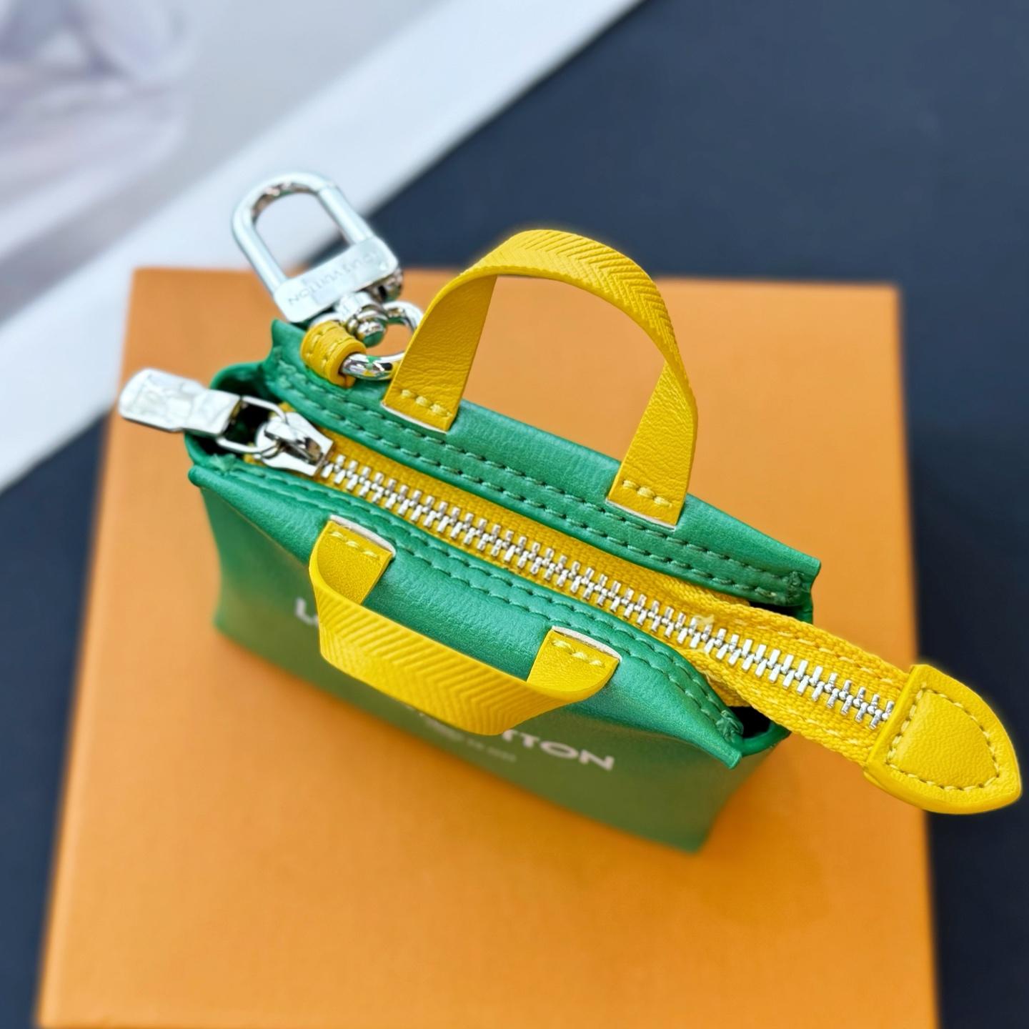 Louis Vuitton LV Mini Shopper Bag Charm    - DesignerGu