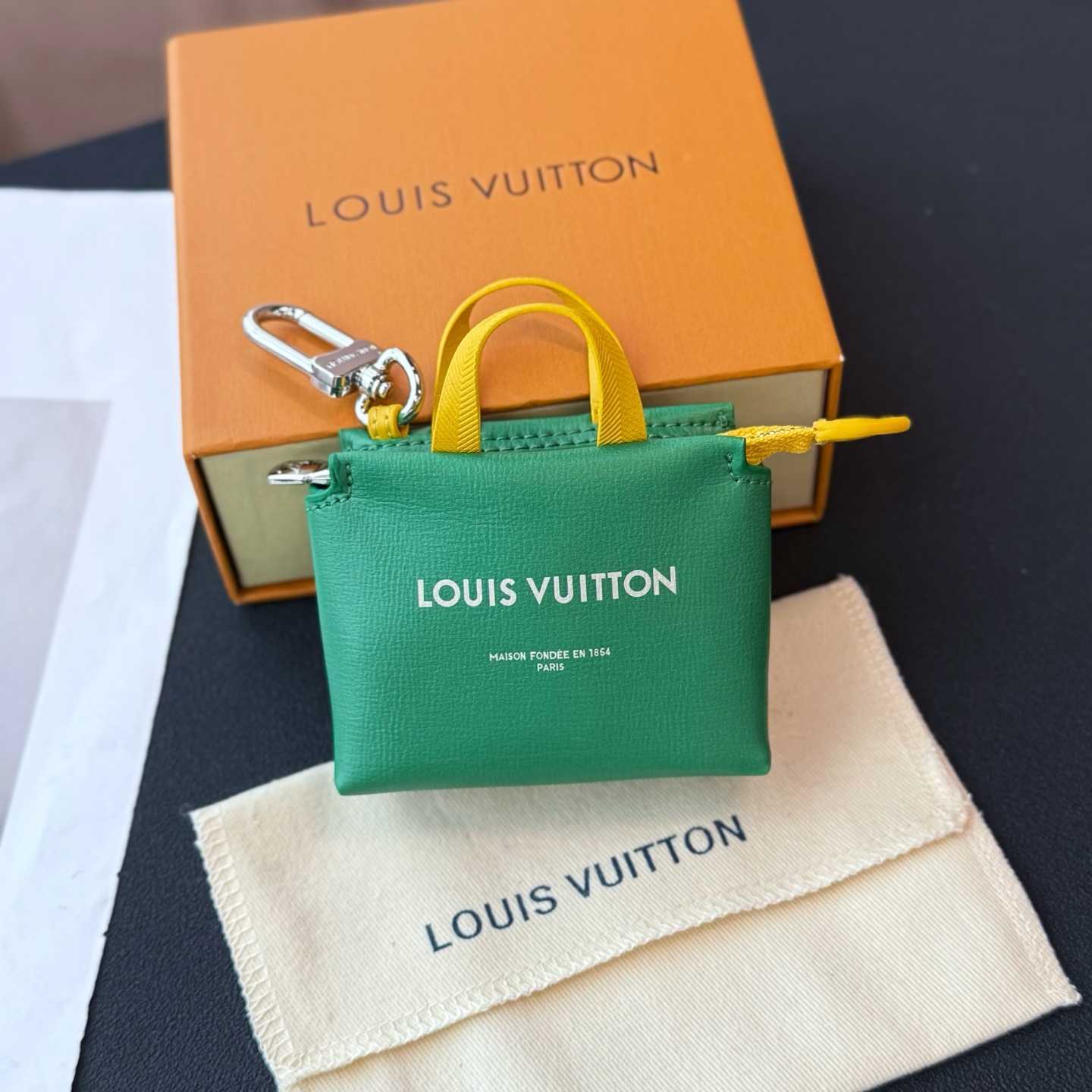Louis Vuitton LV Mini Shopper Bag Charm    - DesignerGu