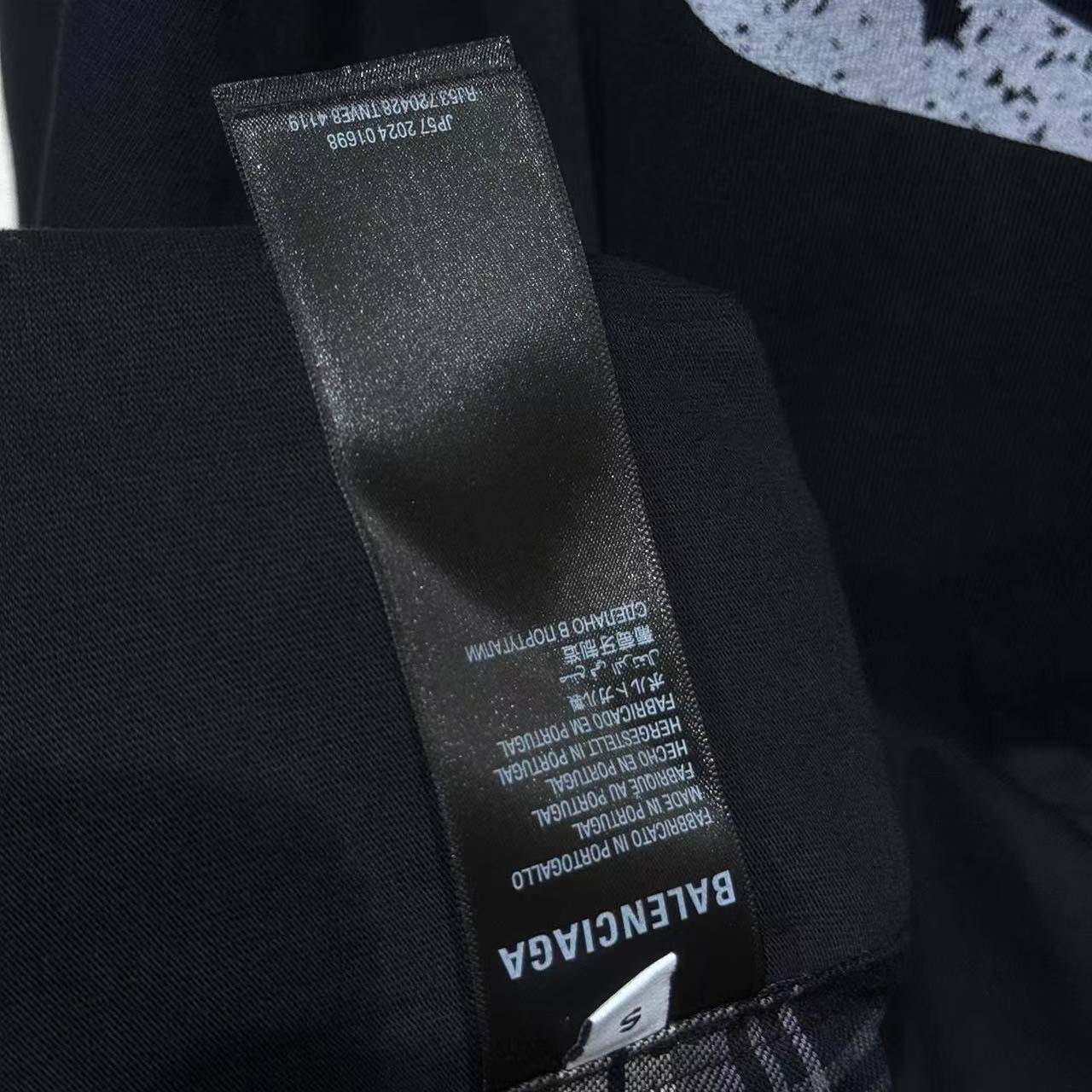 Balenciaga Hybrid Overshirt In Black And Grey Check Flannel - DesignerGu