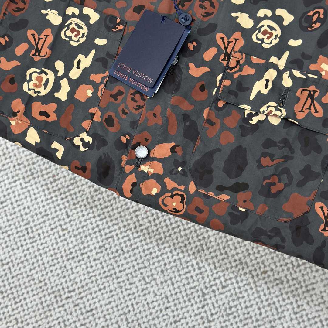 Louis Vuitton Printed Short-Sleeved Workwear Shirt   1AIMGT - DesignerGu