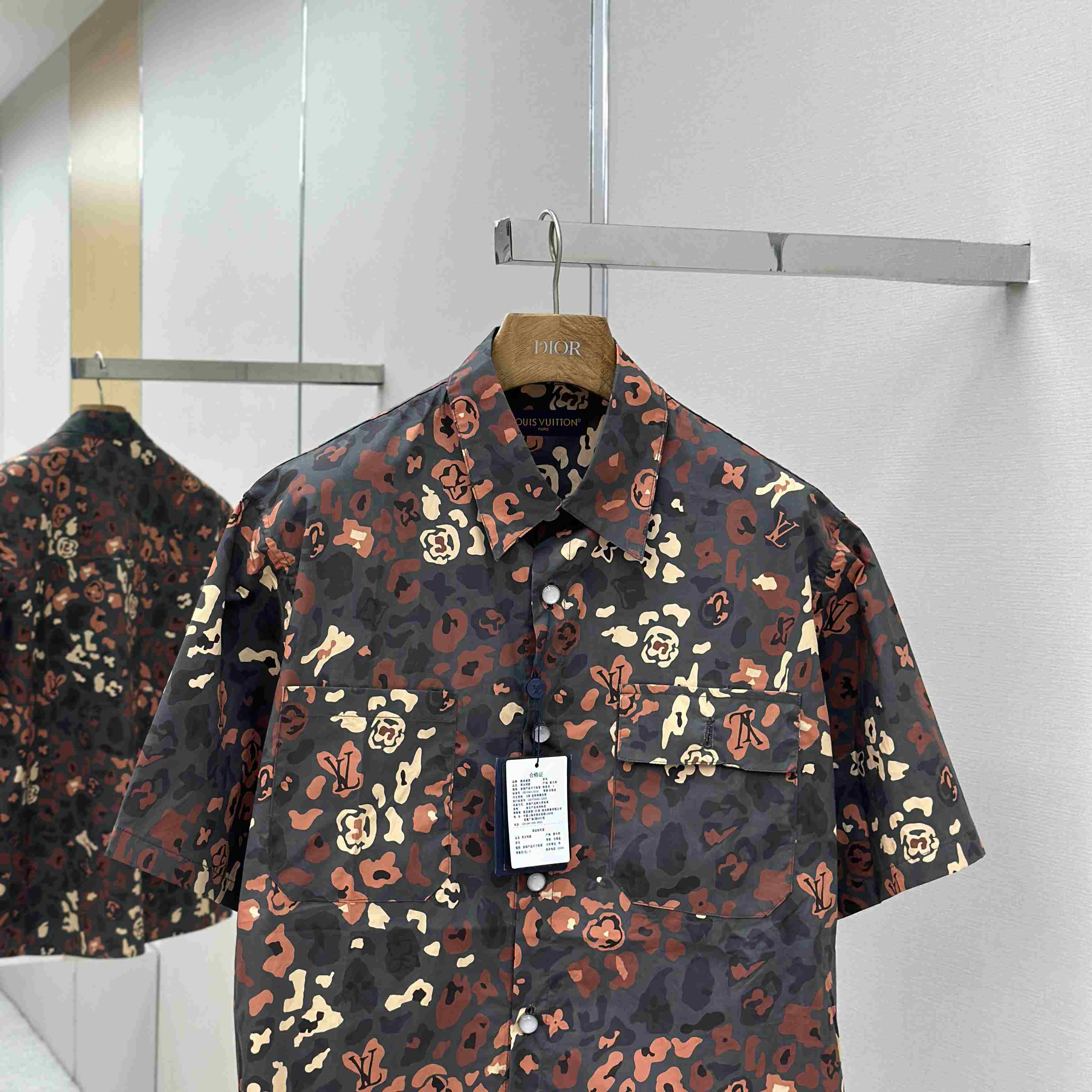 Louis Vuitton Printed Short-Sleeved Workwear Shirt   1AIMGT - DesignerGu