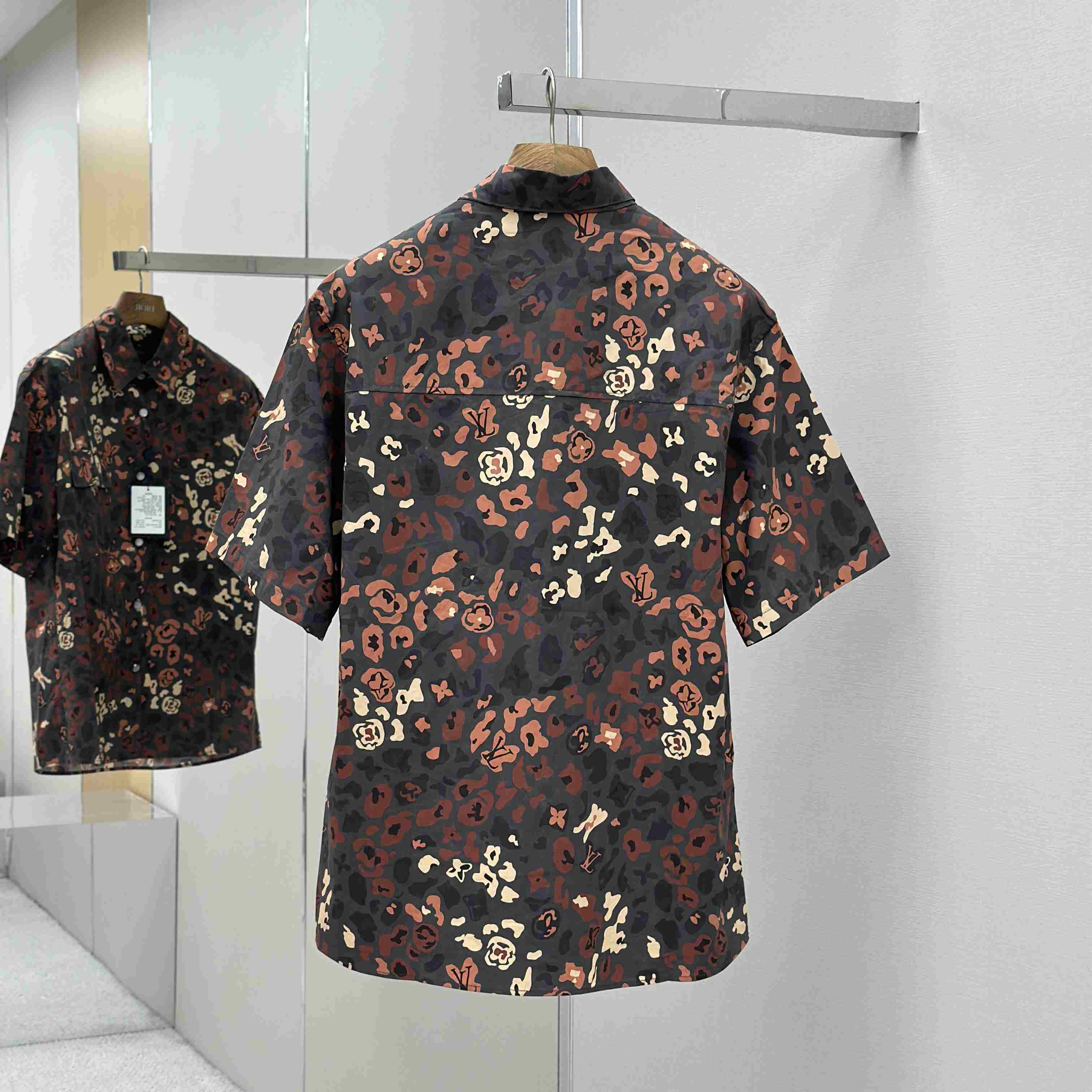 Louis Vuitton Printed Short-Sleeved Workwear Shirt   1AIMGT - DesignerGu