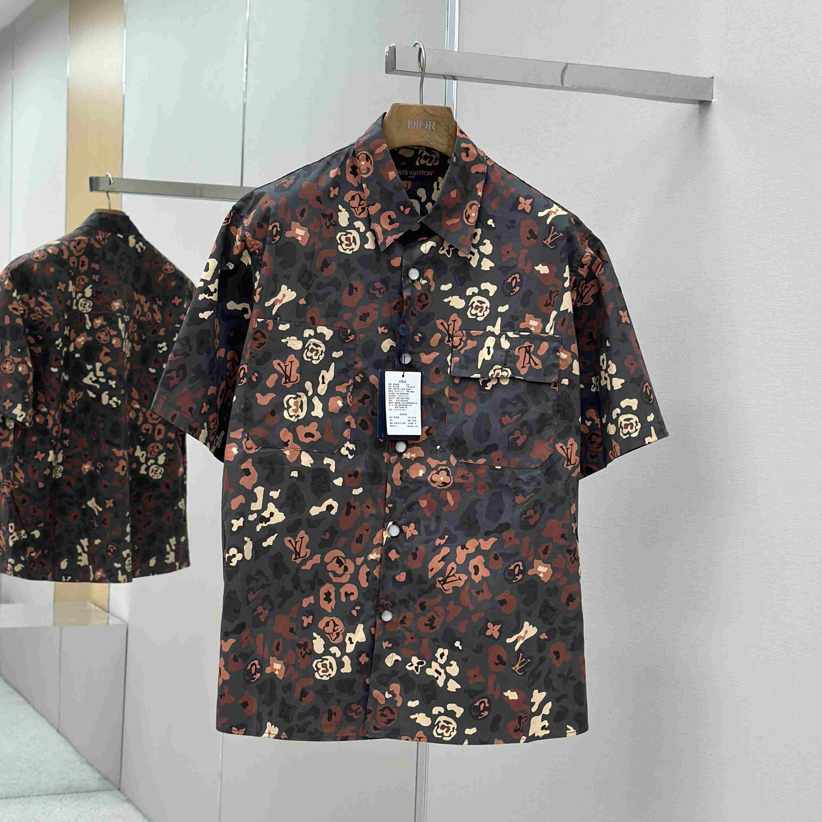 Louis Vuitton Printed Short-Sleeved Workwear Shirt   1AIMGT - DesignerGu
