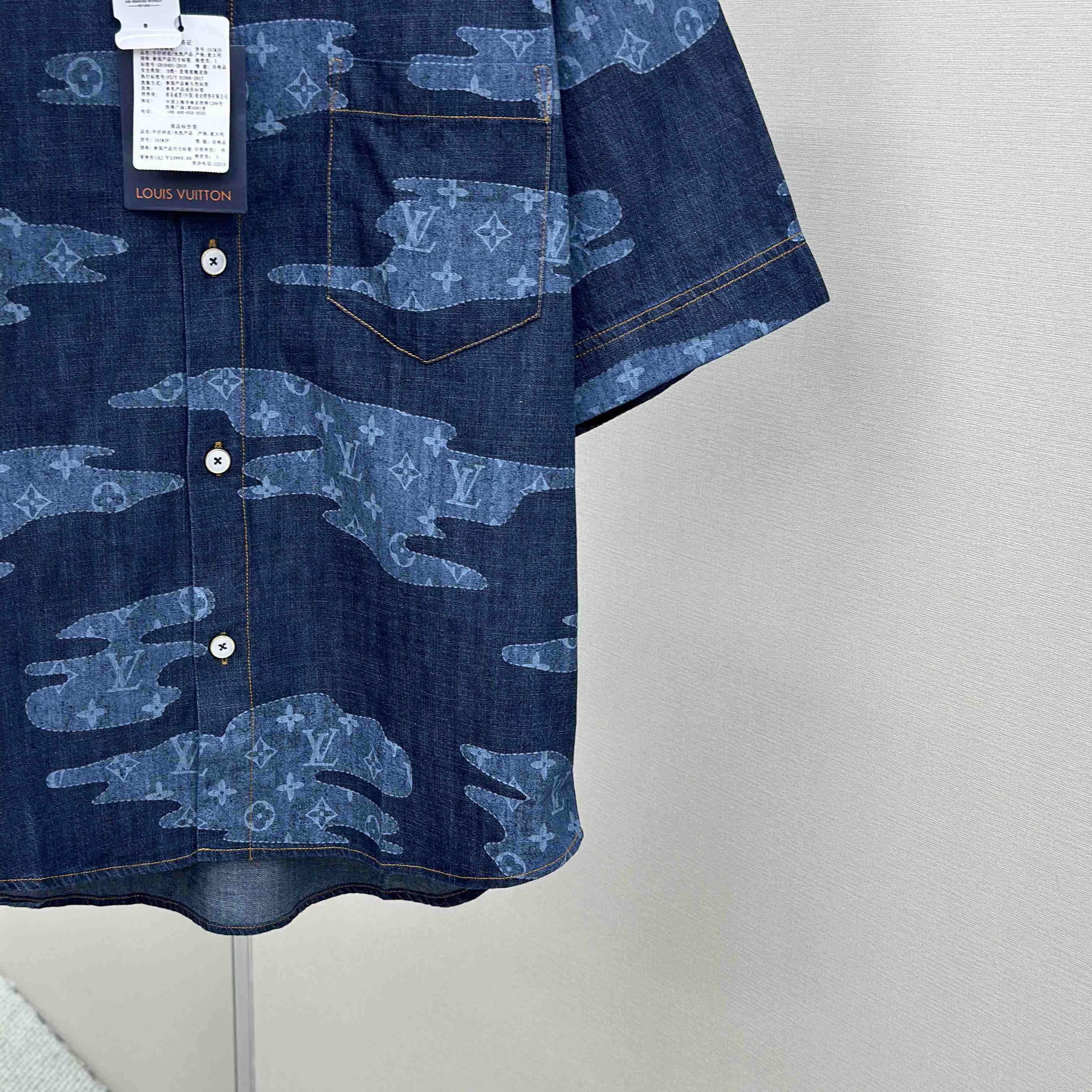Louis Vuitton Monogram Short-Sleeved Chambray Shirt   1AIMJ8 - DesignerGu