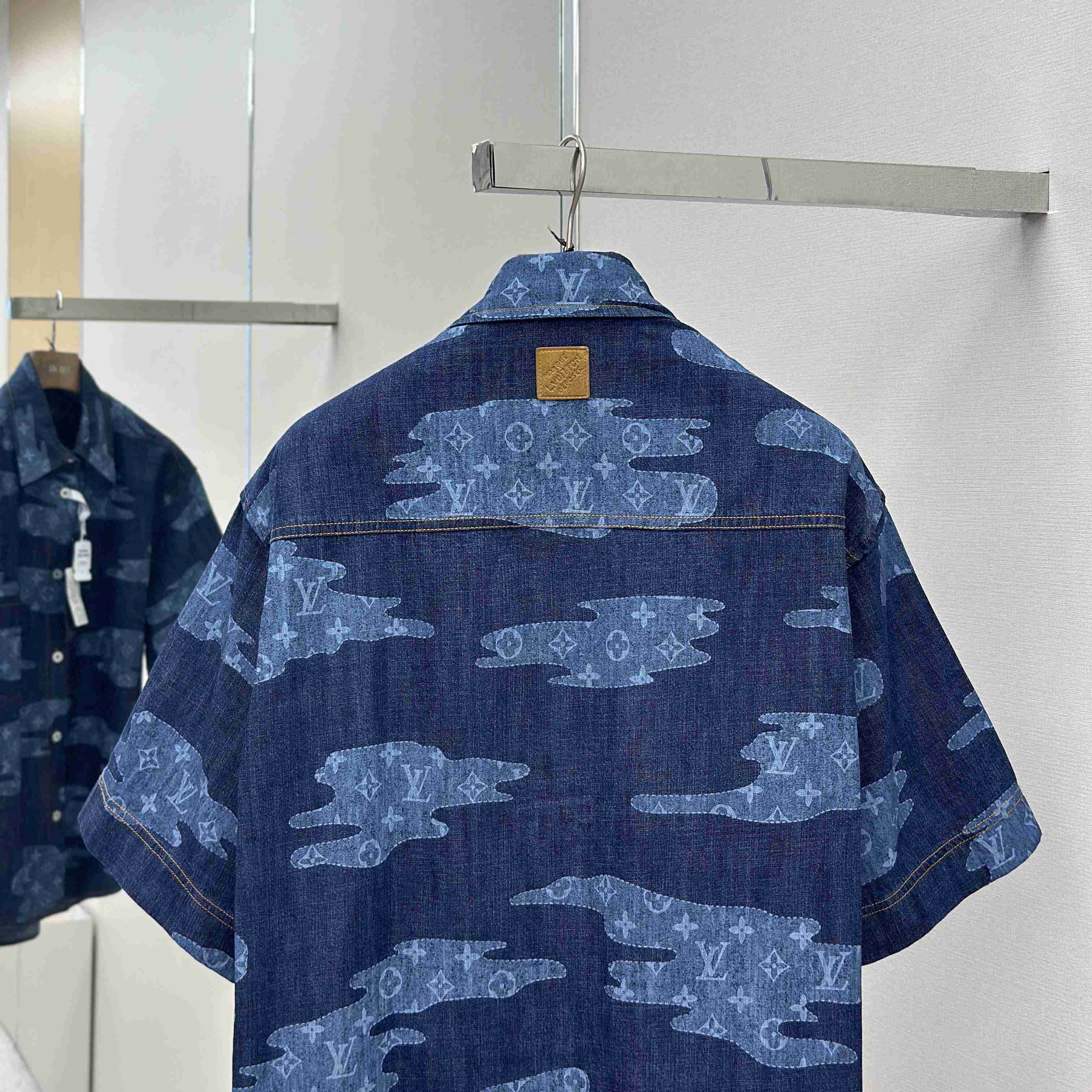 Louis Vuitton Monogram Short-Sleeved Chambray Shirt   1AIMJ8 - DesignerGu