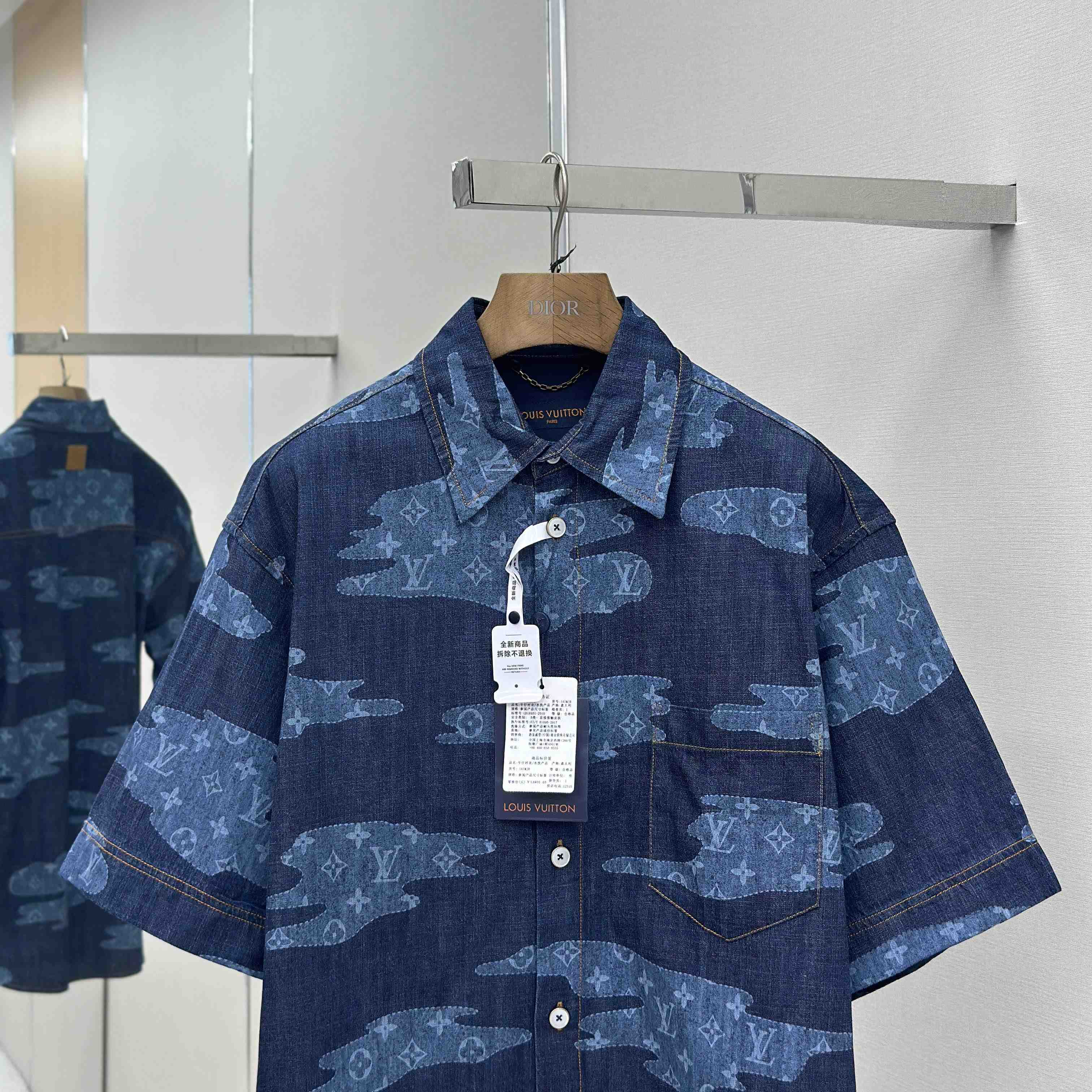 Louis Vuitton Monogram Short-Sleeved Chambray Shirt   1AIMJ8 - DesignerGu