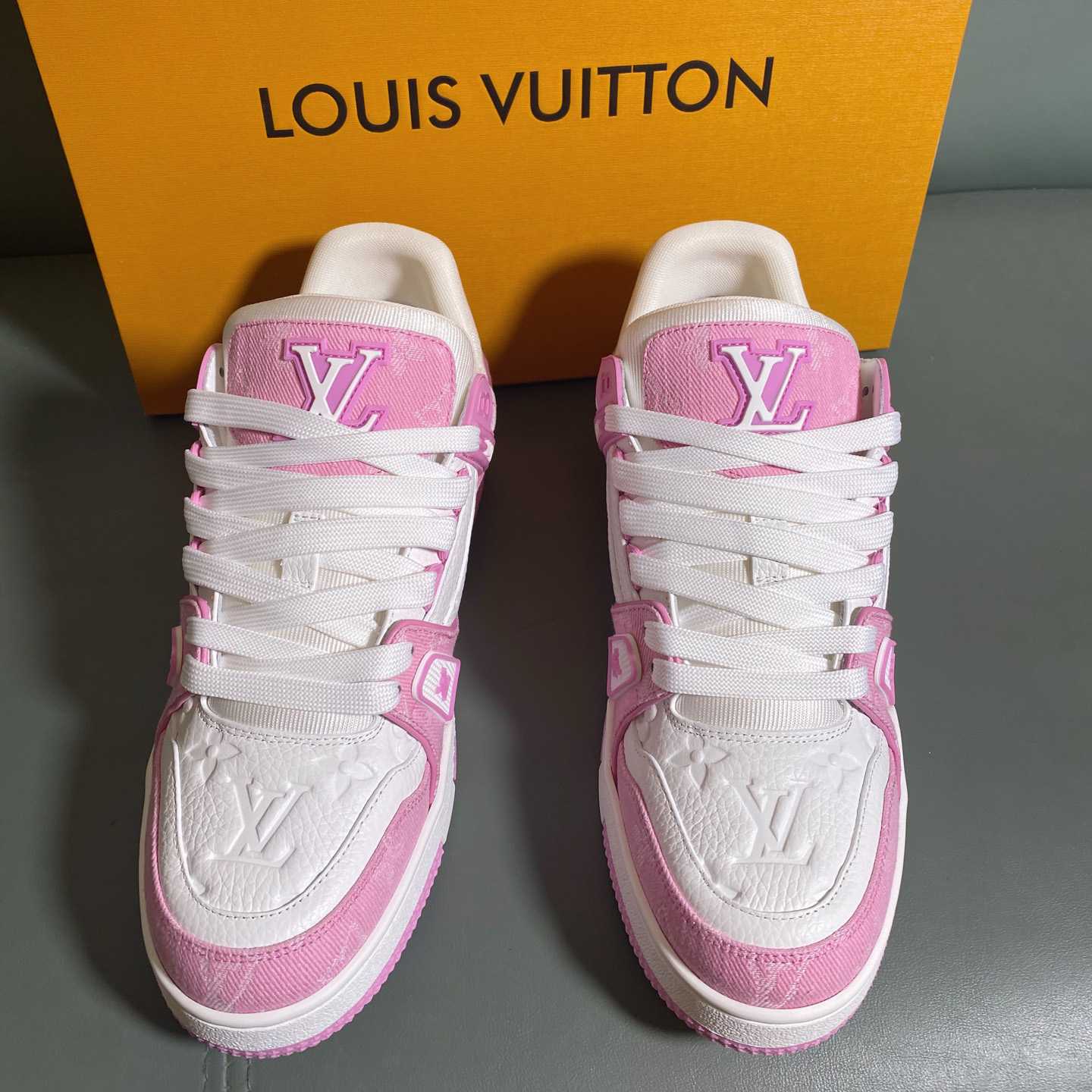 Louis Vuitton LV Trainer Sneaker      1AIKOM - DesignerGu
