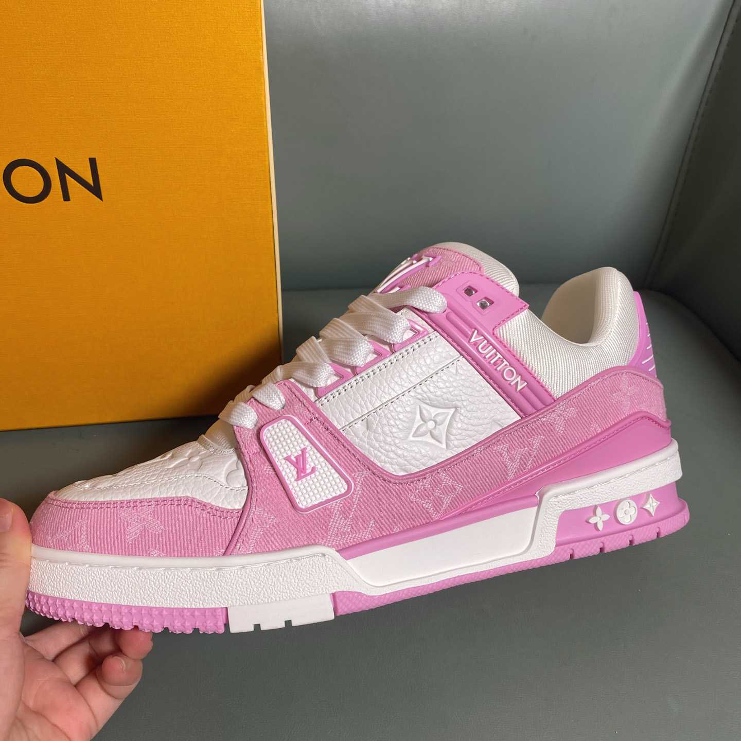 Louis Vuitton LV Trainer Sneaker      1AIKOM - DesignerGu