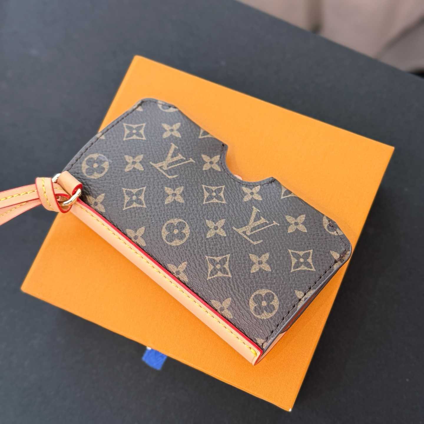 Louis Vuitton LV Glasses Holder   M02701 - DesignerGu