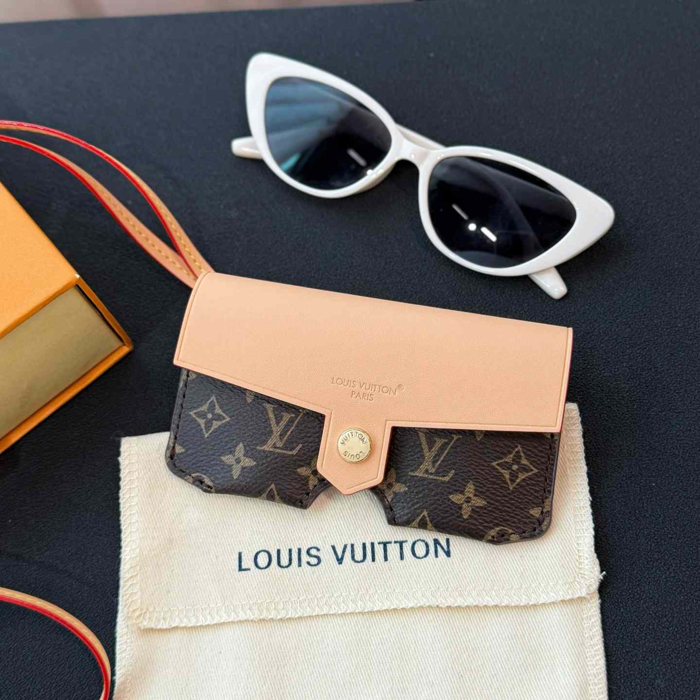 Louis Vuitton LV Glasses Holder   M02701 - DesignerGu