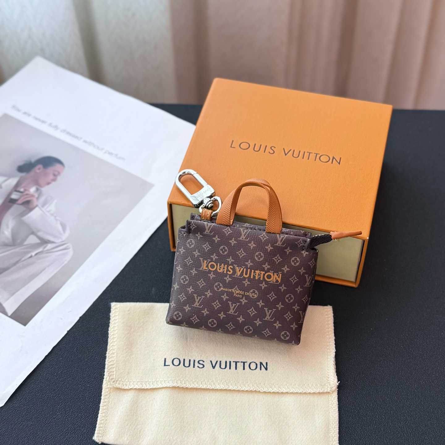 Louis Vuitton LV Mini Shopper Bag Charm    - DesignerGu