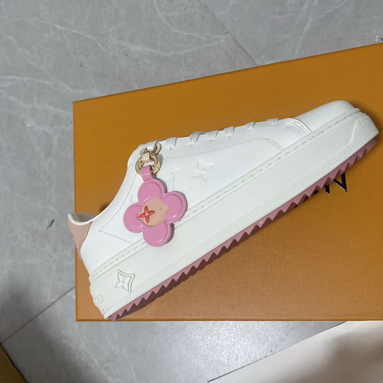 Louis Vuitton Time Out Sneaker   1AGUWS - DesignerGu