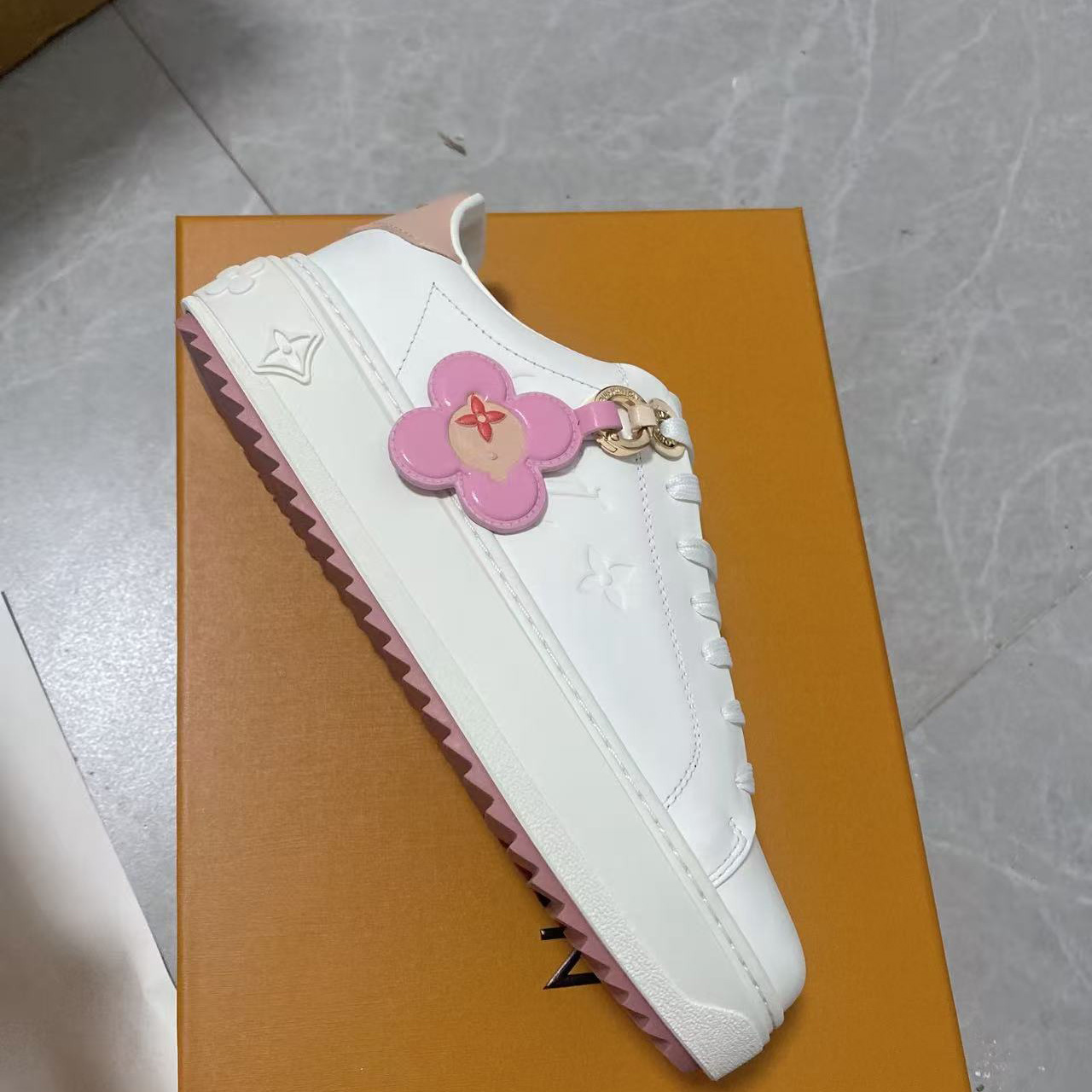 Louis Vuitton Time Out Sneaker   1AGUWS - DesignerGu