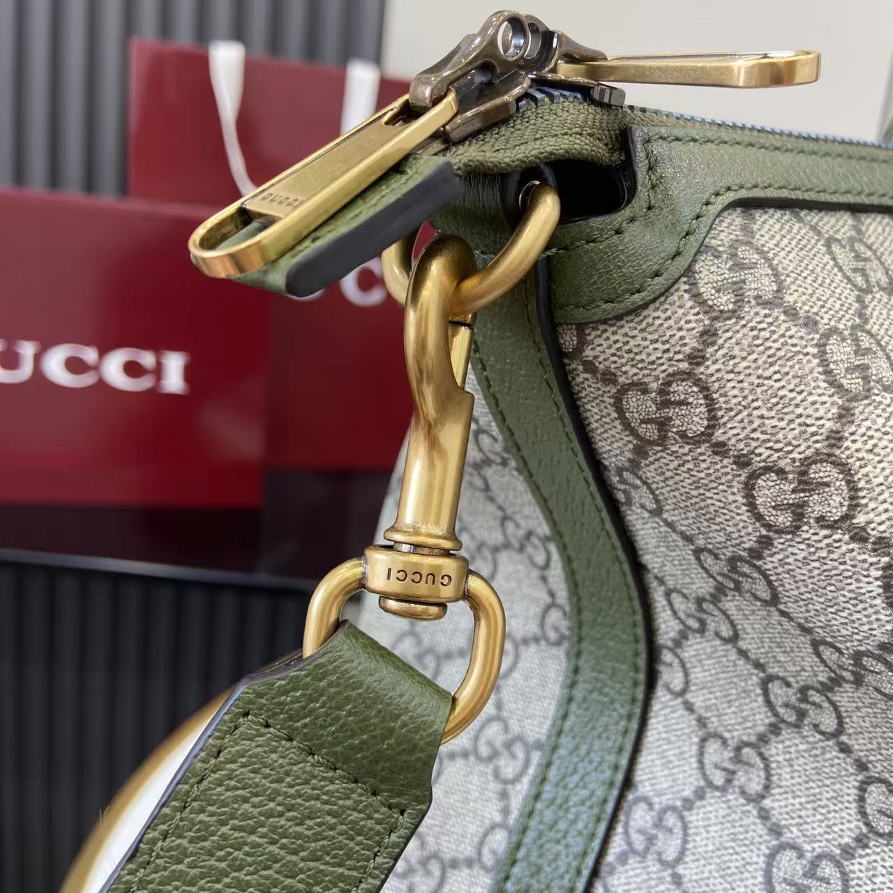 Gucci Savoy Medium Duffle Bag - DesignerGu