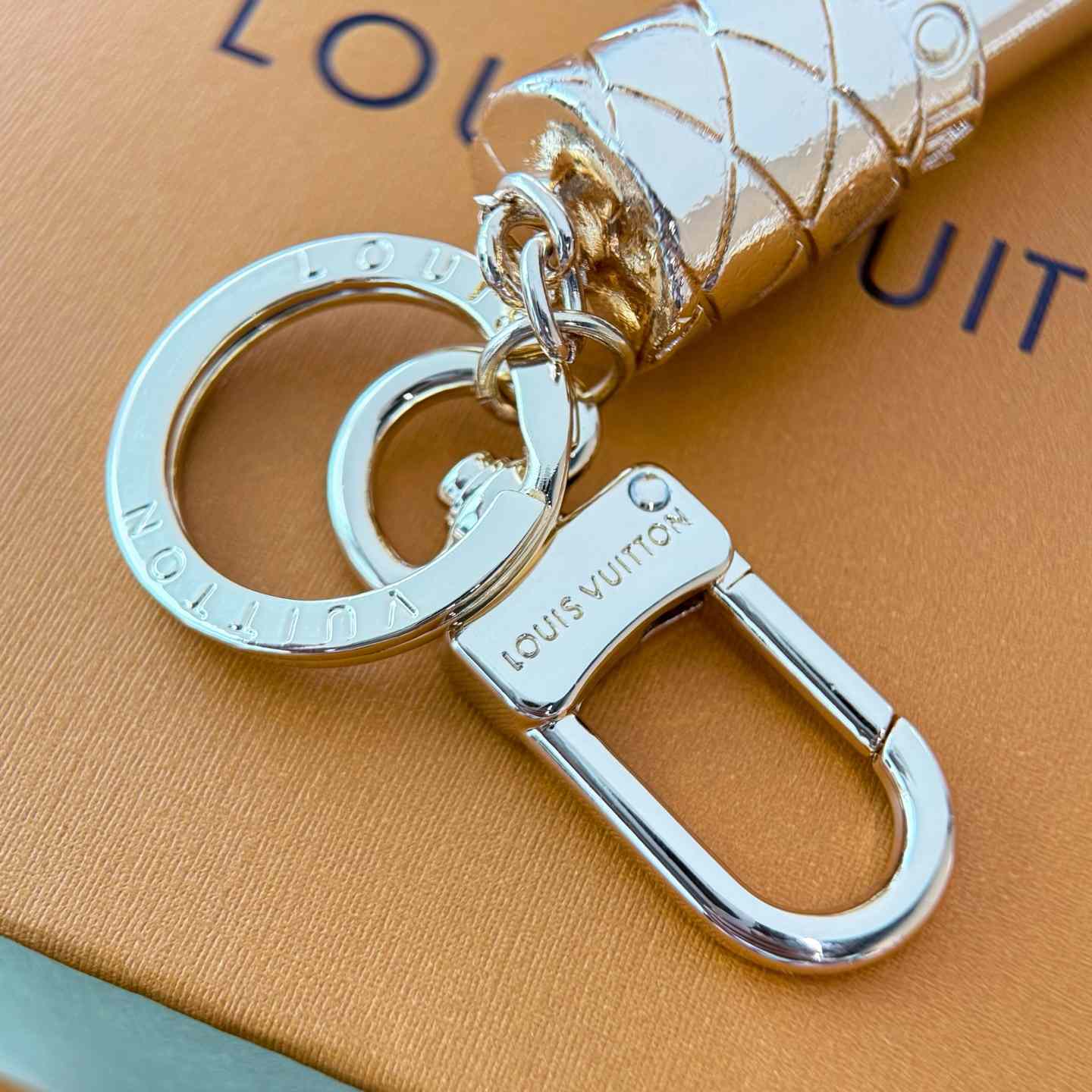 Louis Vuitton LV Lipstick Bag Charm   M03006 - DesignerGu