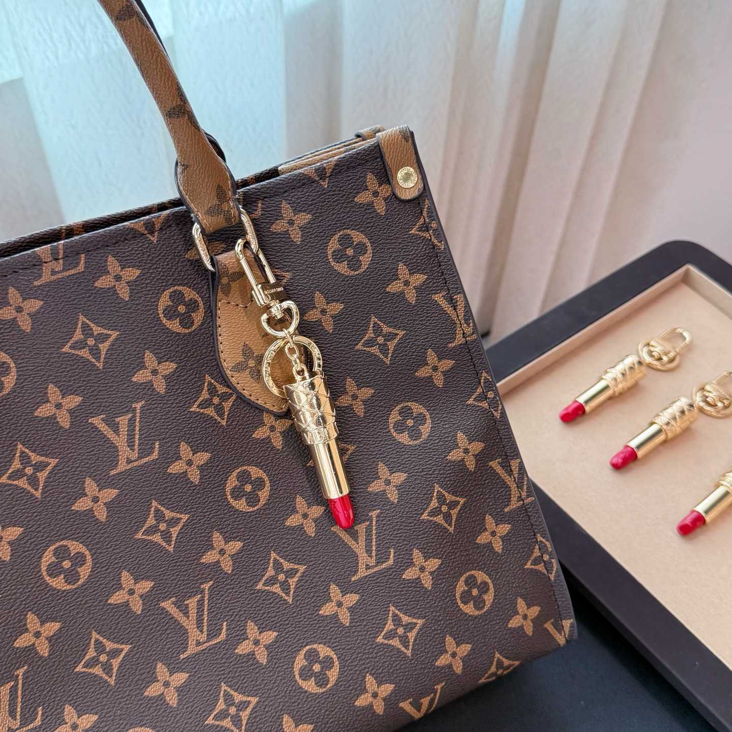 Louis Vuitton LV Lipstick Bag Charm   M03006 - DesignerGu