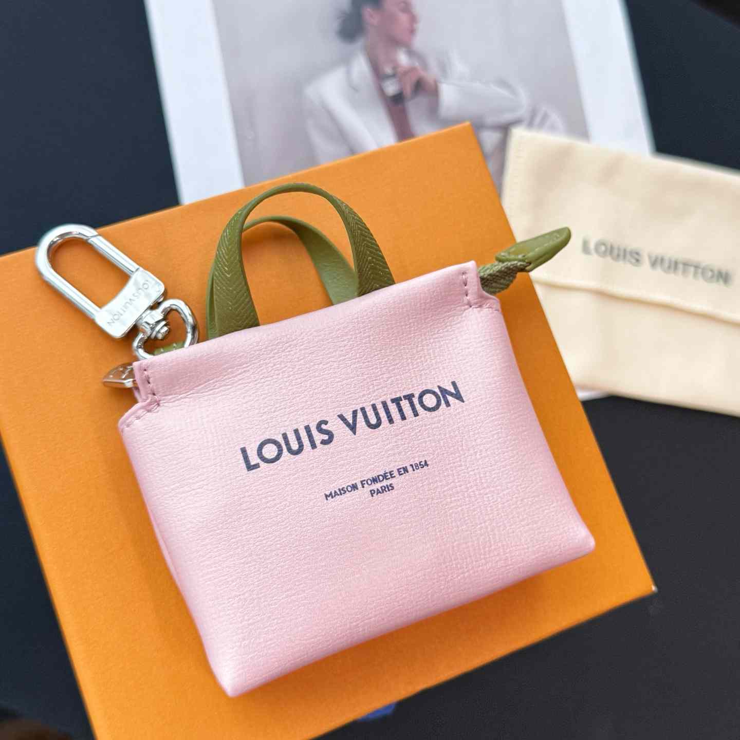 Louis Vuitton LV Mini Shopper Bag Charm   M03136 - DesignerGu