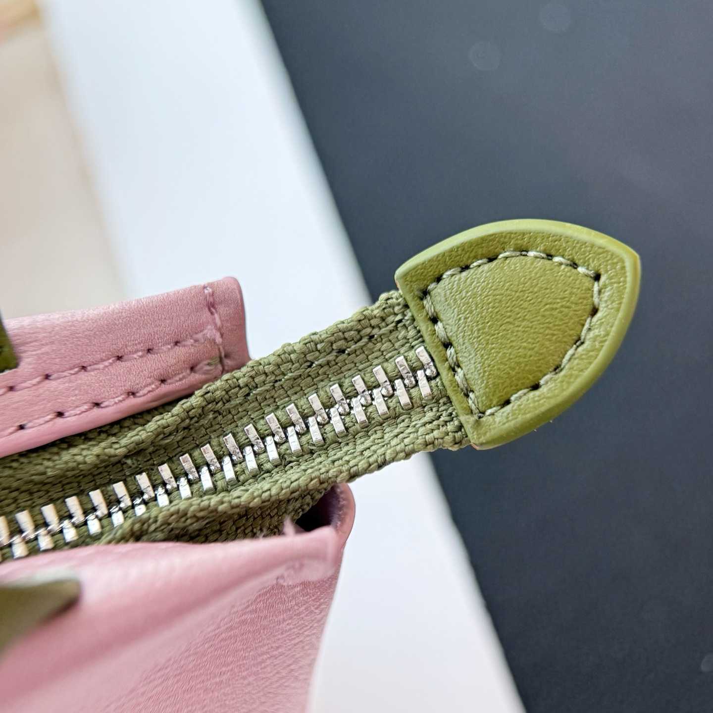 Louis Vuitton LV Mini Shopper Bag Charm   M03136 - DesignerGu