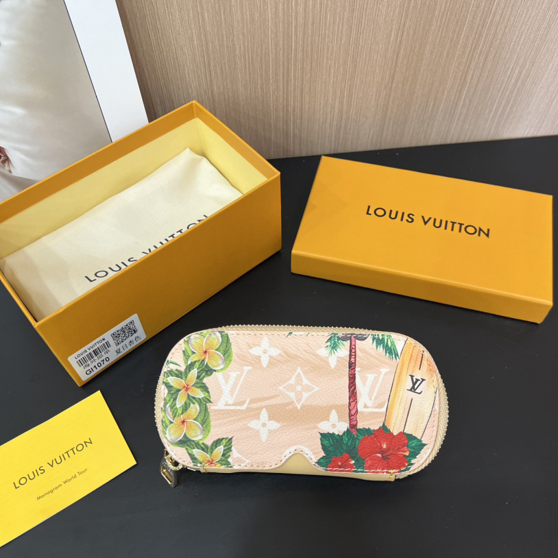 Louis Vuitton Sunglasses Pouch - DesignerGu