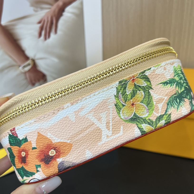 Louis Vuitton Sunglasses Pouch - DesignerGu