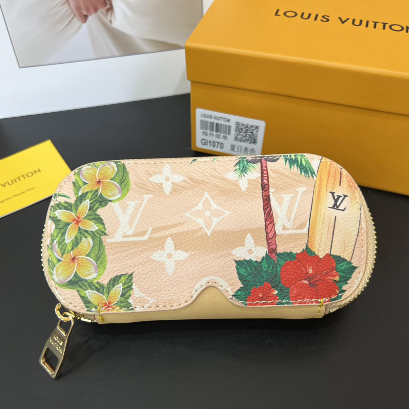 Louis Vuitton Sunglasses Pouch - DesignerGu