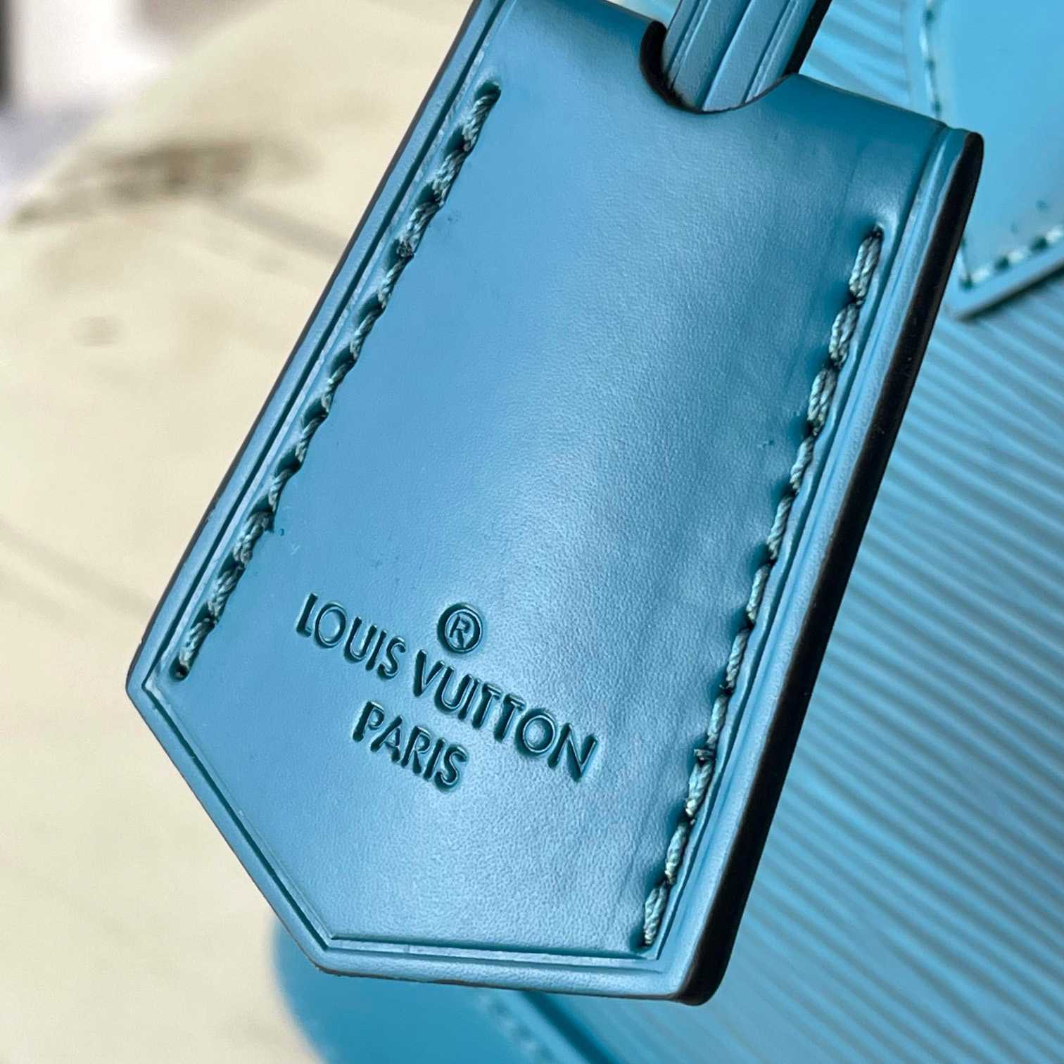 Louis Vuitton  Alma BB Handbag(23.5-17.5-11.5cm)   M20609 - DesignerGu