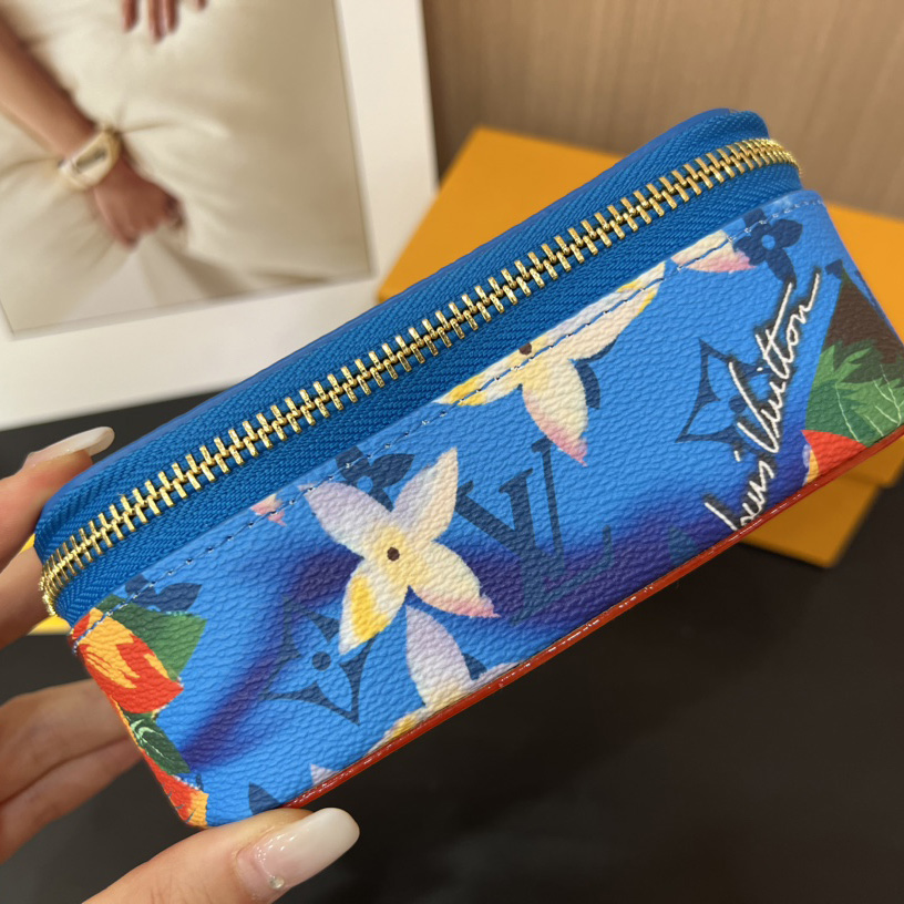 Louis Vuitton Sunglasses Pouch - DesignerGu