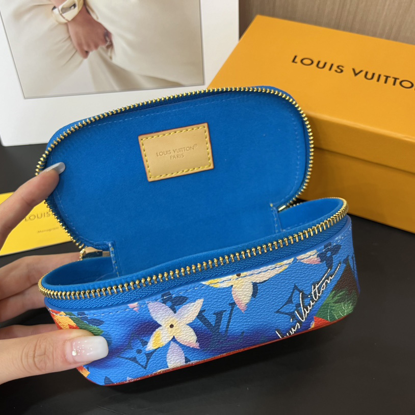 Louis Vuitton Sunglasses Pouch - DesignerGu