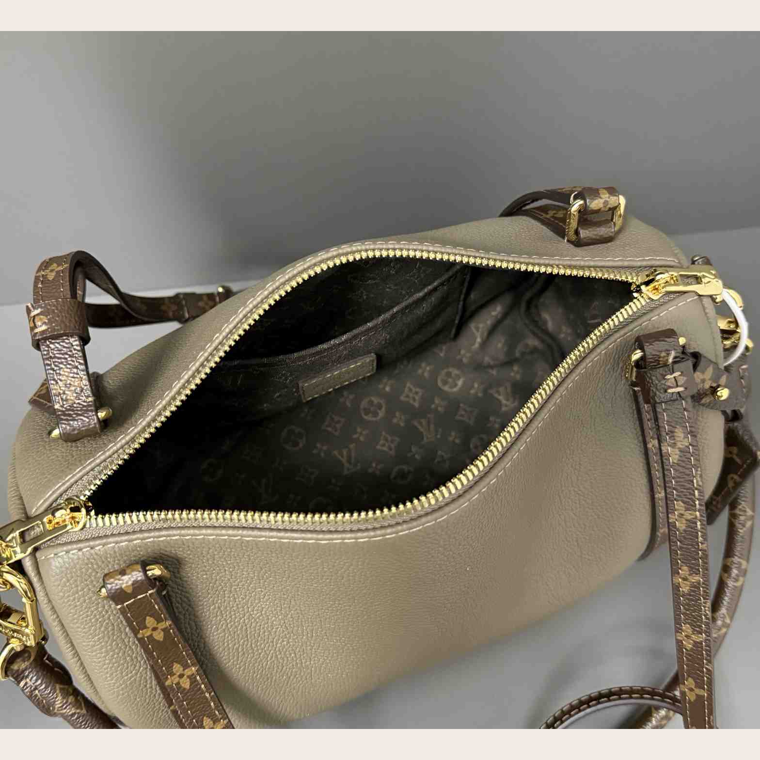 Louis Vuitton Express PM   M26360 - DesignerGu