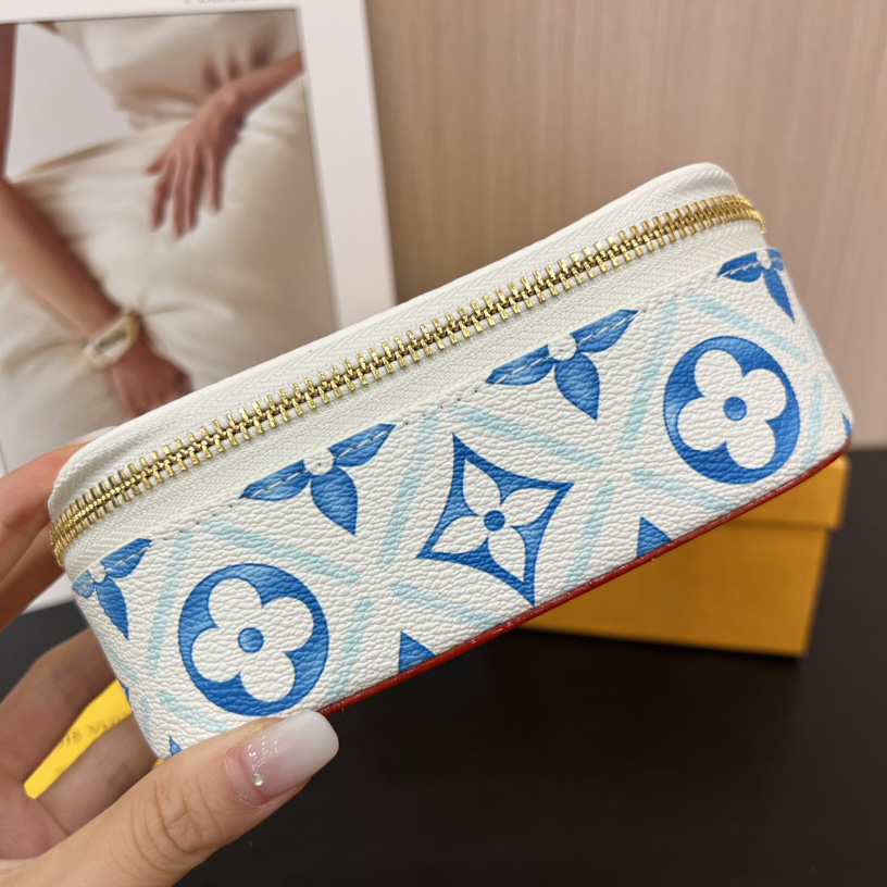 Louis Vuitton Sunglasses Pouch - DesignerGu