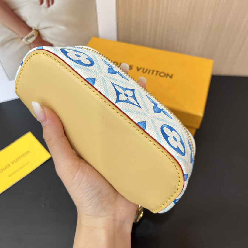 Louis Vuitton Sunglasses Pouch - DesignerGu
