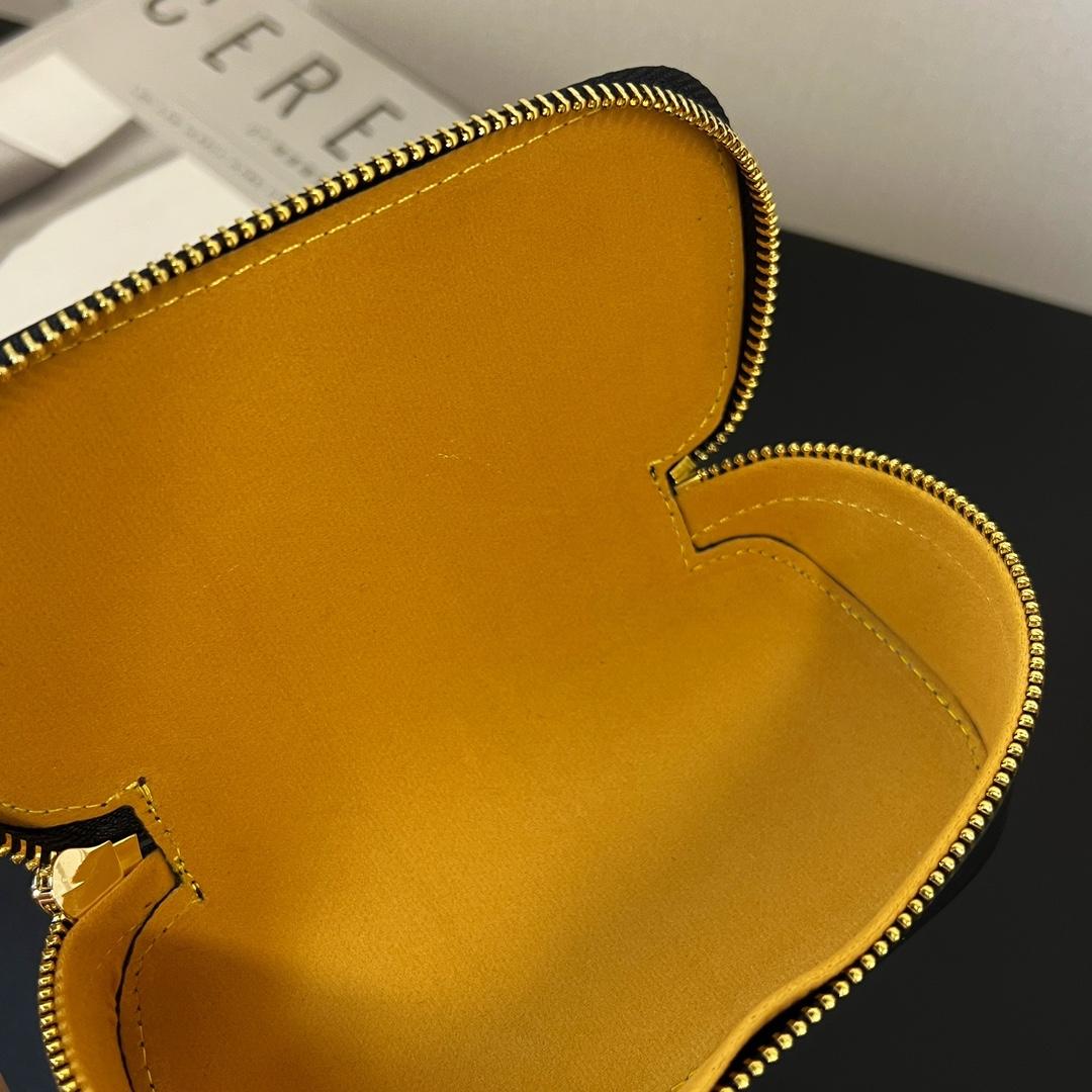 Louis Vuitton Sunglasses Pouch - DesignerGu