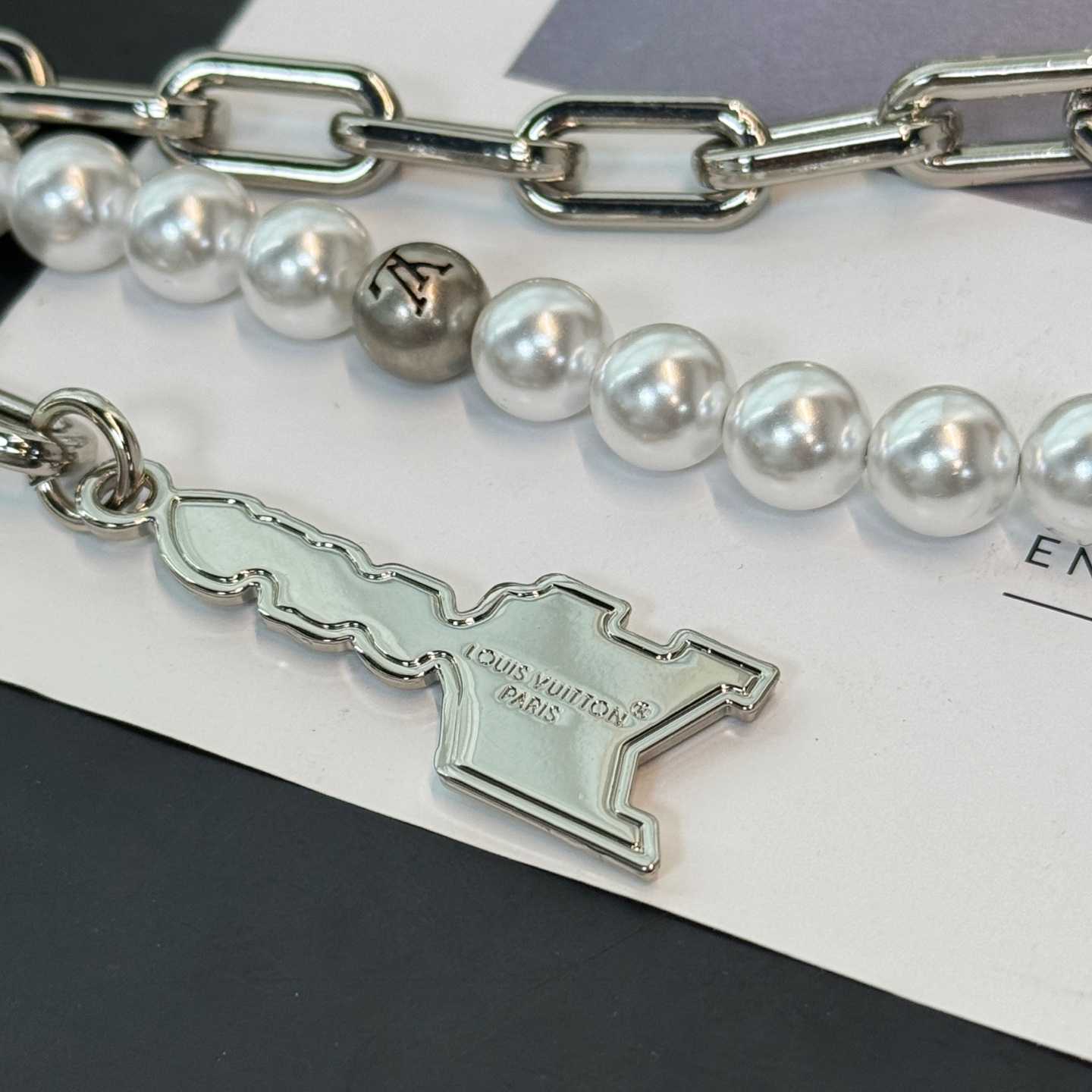 Louis Vuitton Pearls Mini Chain Belt   M03024 - DesignerGu