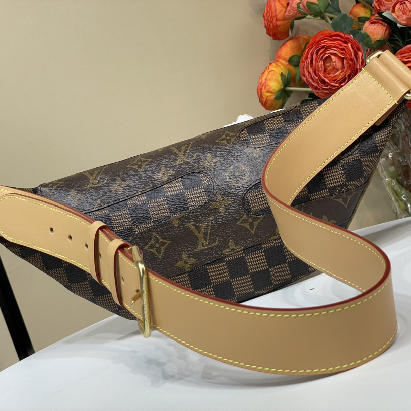 Louis Vuitton Rush Bumbag   M15271 - DesignerGu