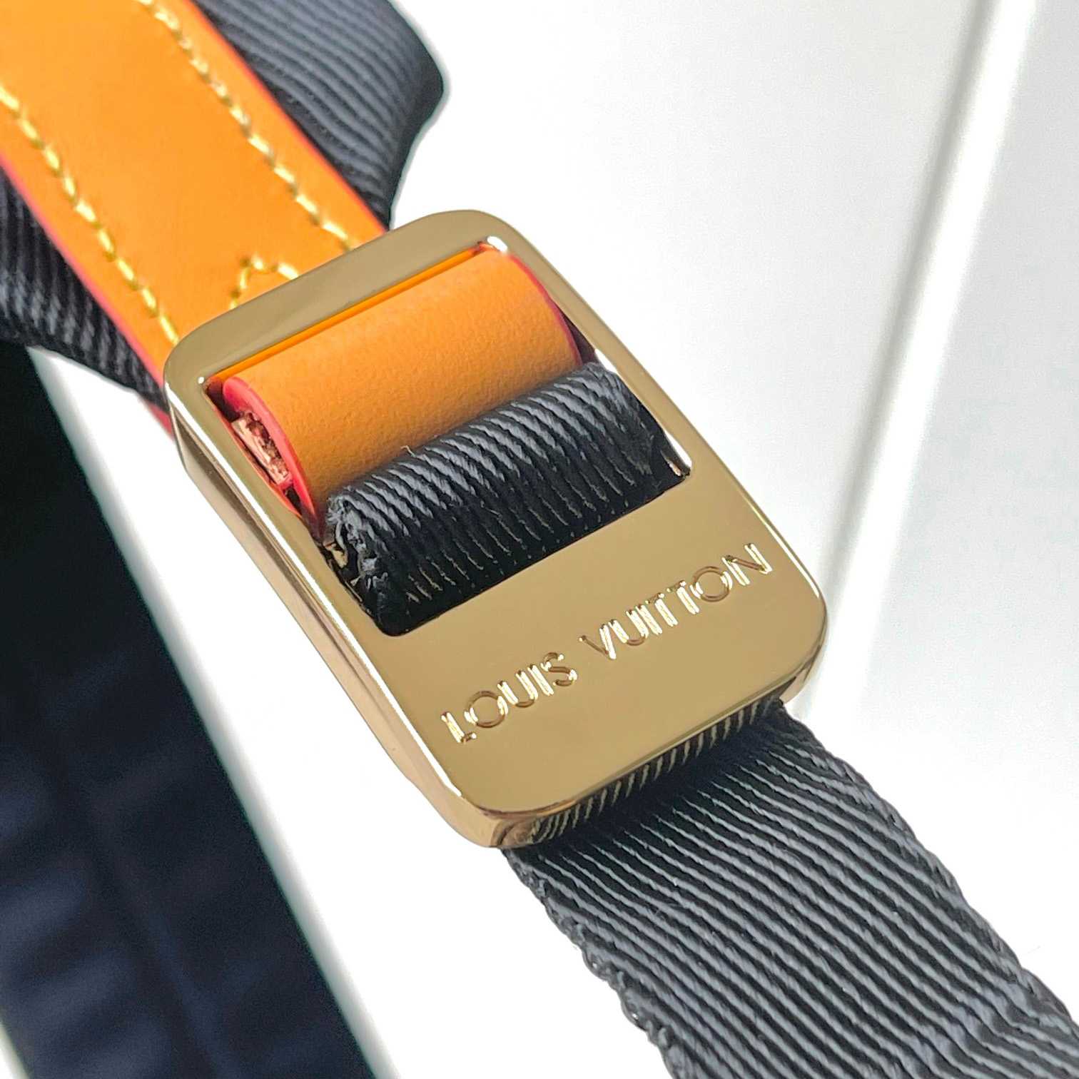 Louis Vuitton Discovery Cargo Backpack   M25979 - DesignerGu