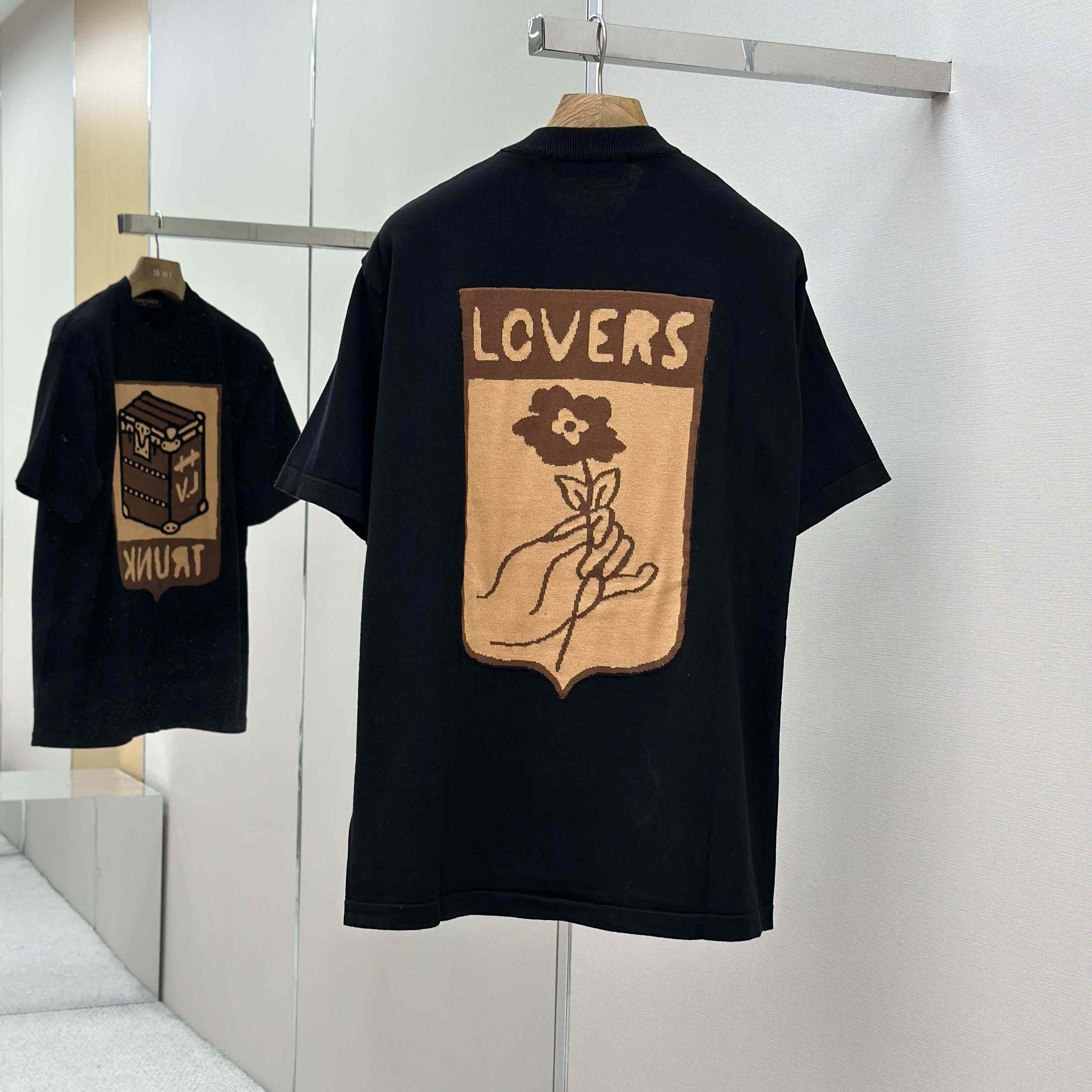 Louis Vuitton Graphic Short-Sleeved Crewneck    1AGHU3 - DesignerGu