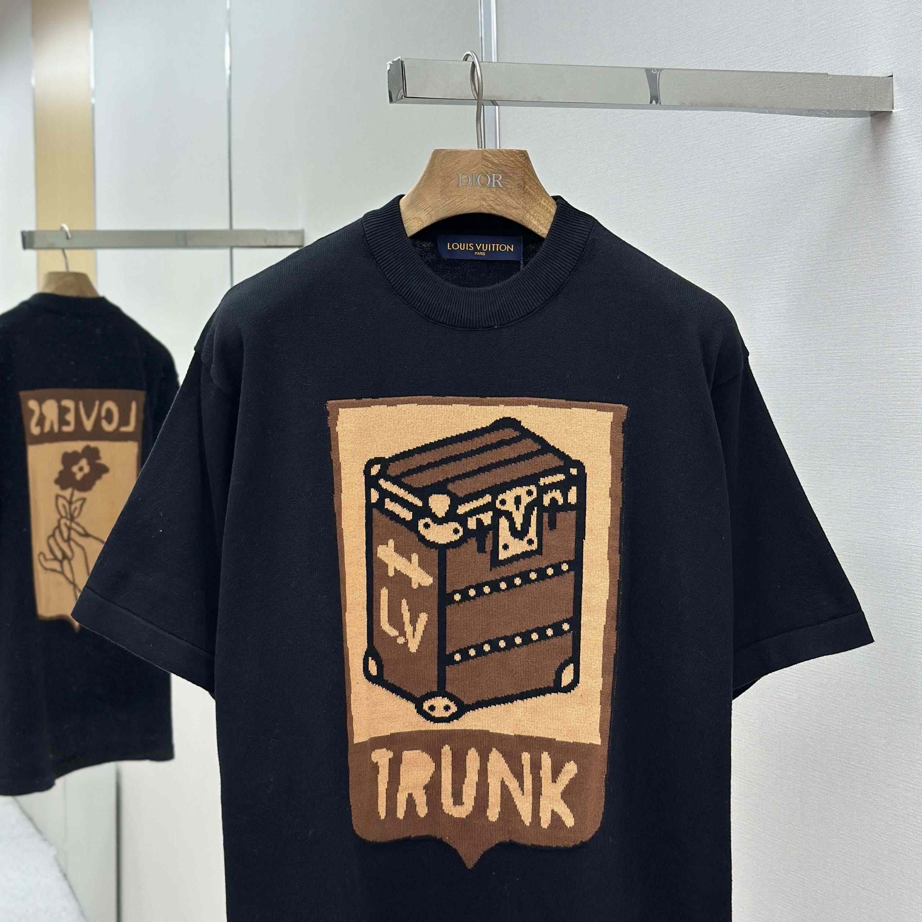 Louis Vuitton Graphic Short-Sleeved Crewneck    1AGHU3 - DesignerGu